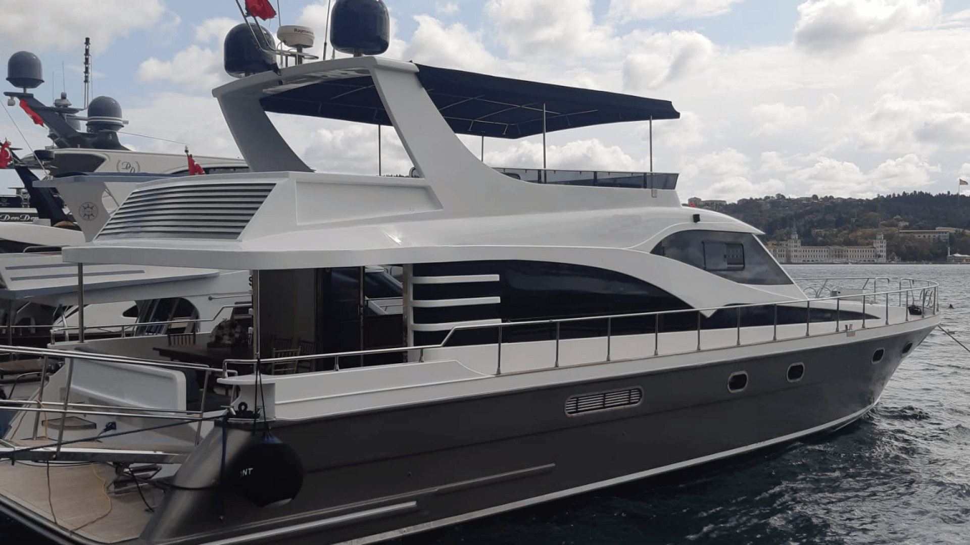 İstanbul Boğaz Turu Motoryat Kiralama 30 Kişilik 21 Metre