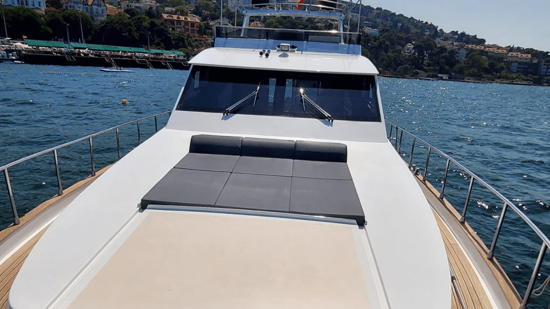 İstanbul Boğaz Turu Motoryat Kiralama 30 Kişilik 21 Metre