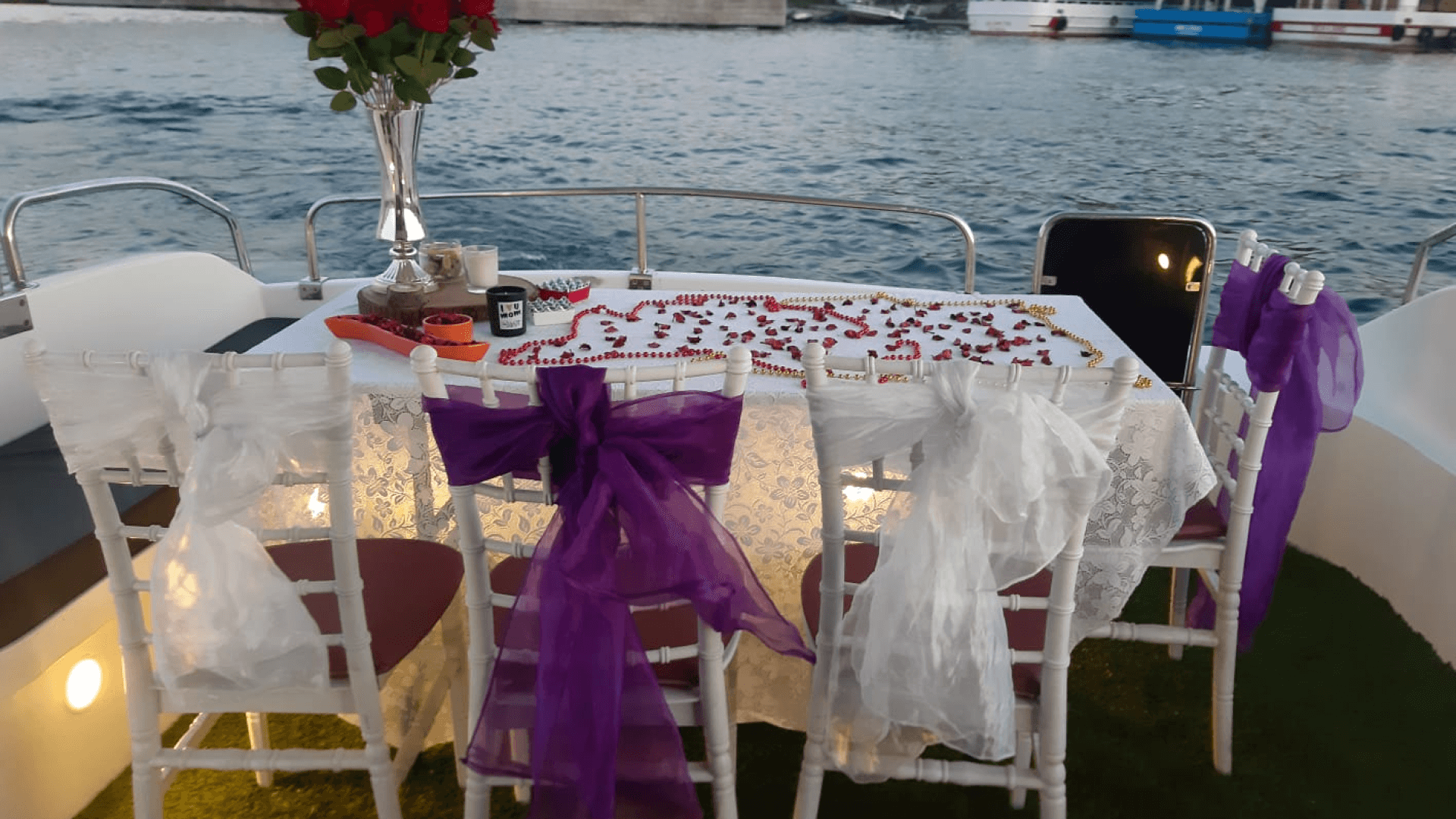 İstanbul Boğaz Turu Motoryat Kiralama 12 Kişilik 14 Metre