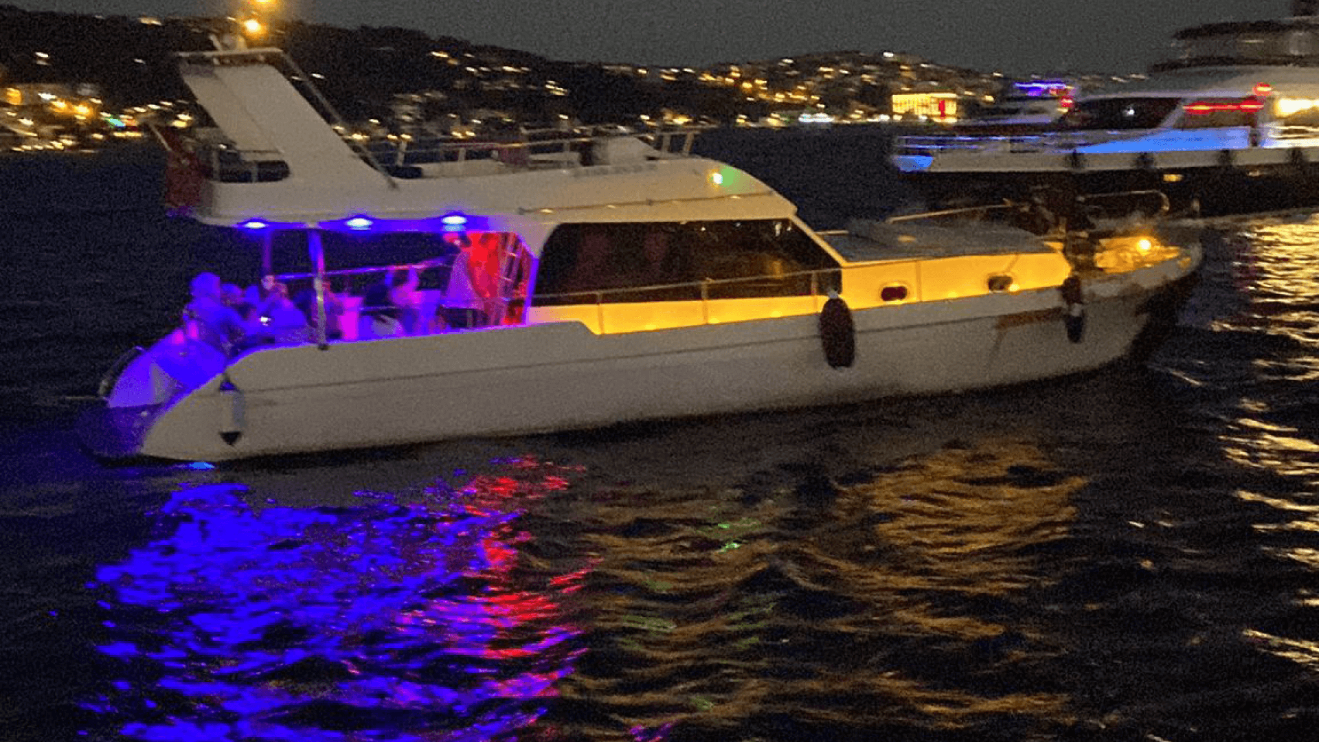İstanbul Boğaz Turu Motoryat Kiralama 12 Kişilik 14 Metre