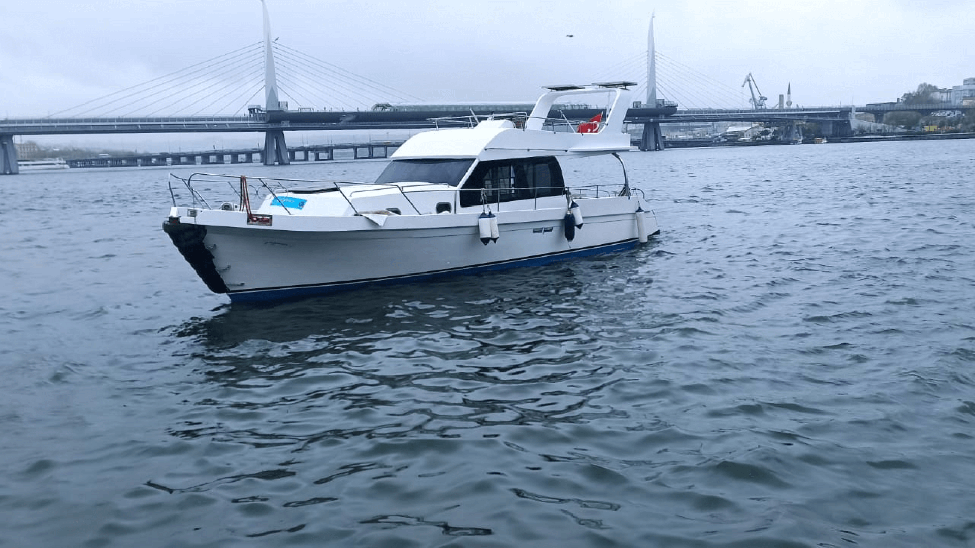 İstanbul Boğaz Turu Motoryat Kiralama 12 Kişilik 14 Metre