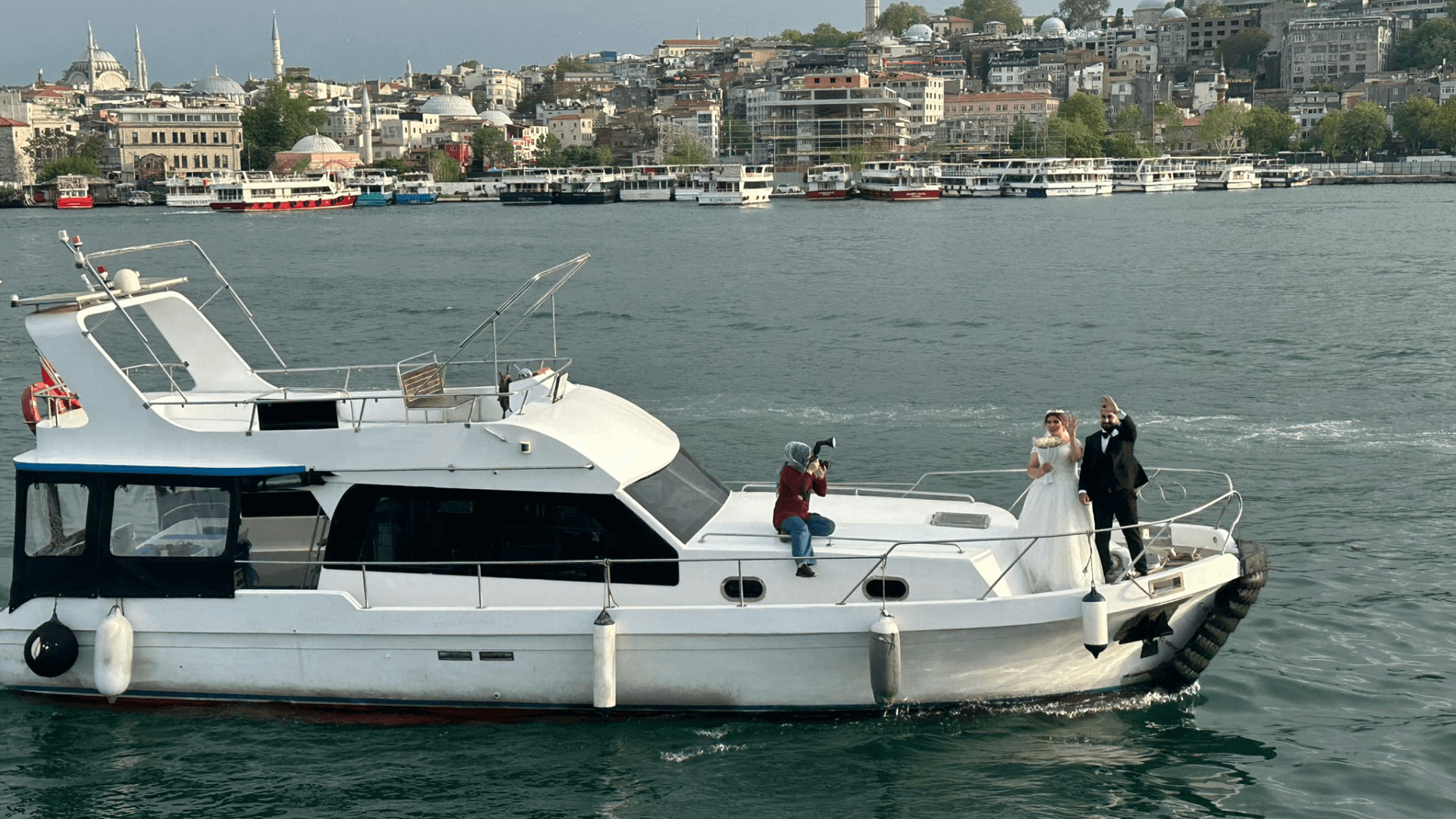 İstanbul Boğaz Turu Motoryat Kiralama 12 Kişilik 14 Metre