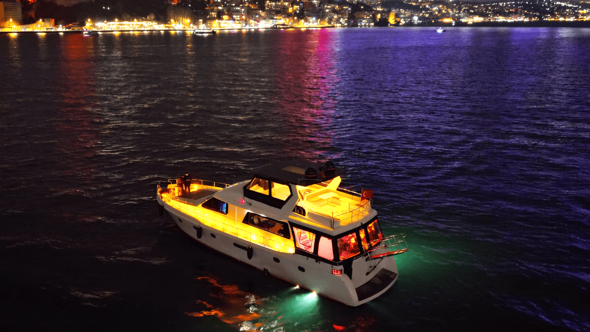 İstanbul Boğaz Turu Motoryat Kiralama 34 Kişilik  22 Metre 