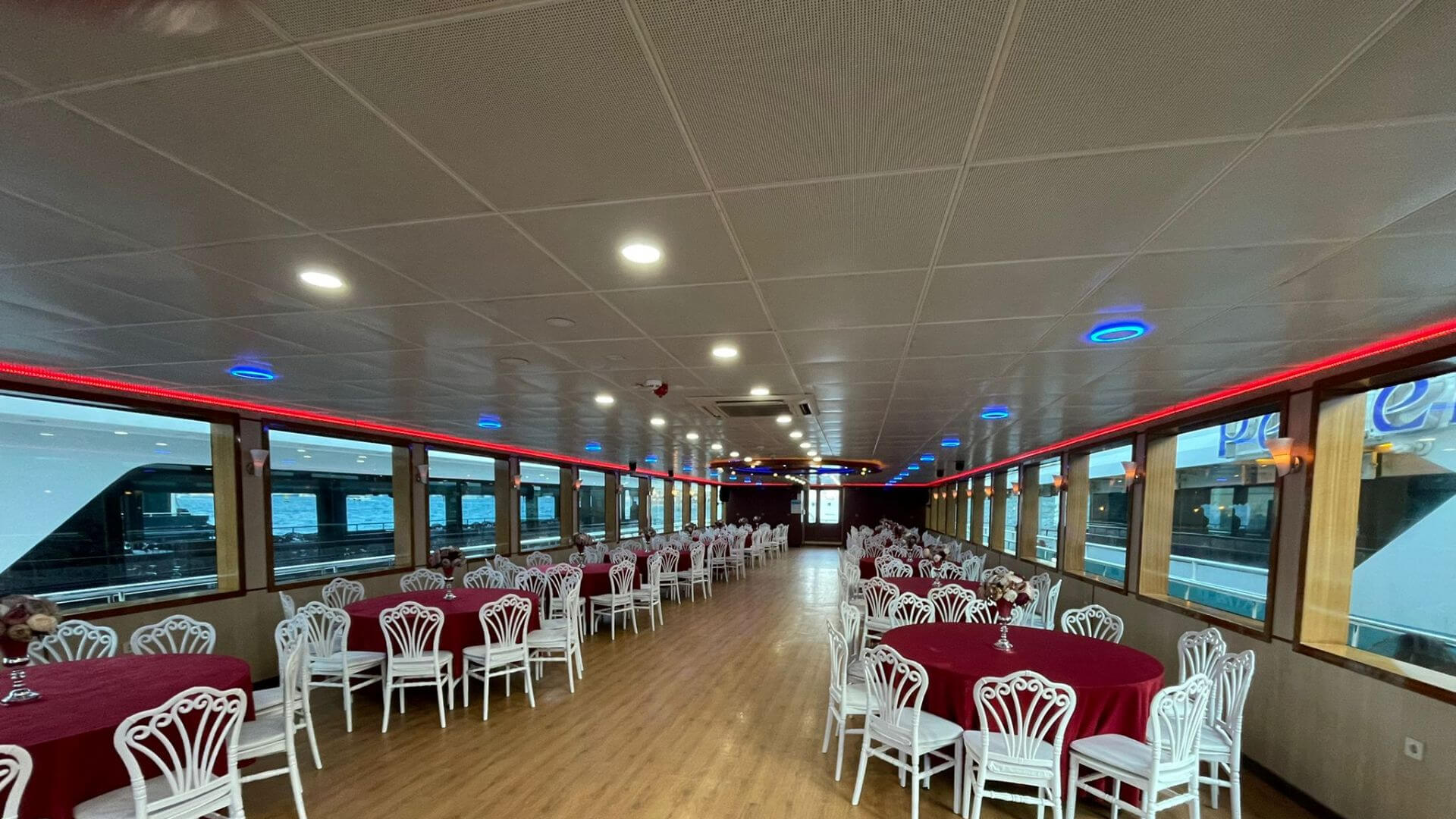 Boğazda Lüx  Davet ve Organizasyon 37 Metre  320 Kişi 