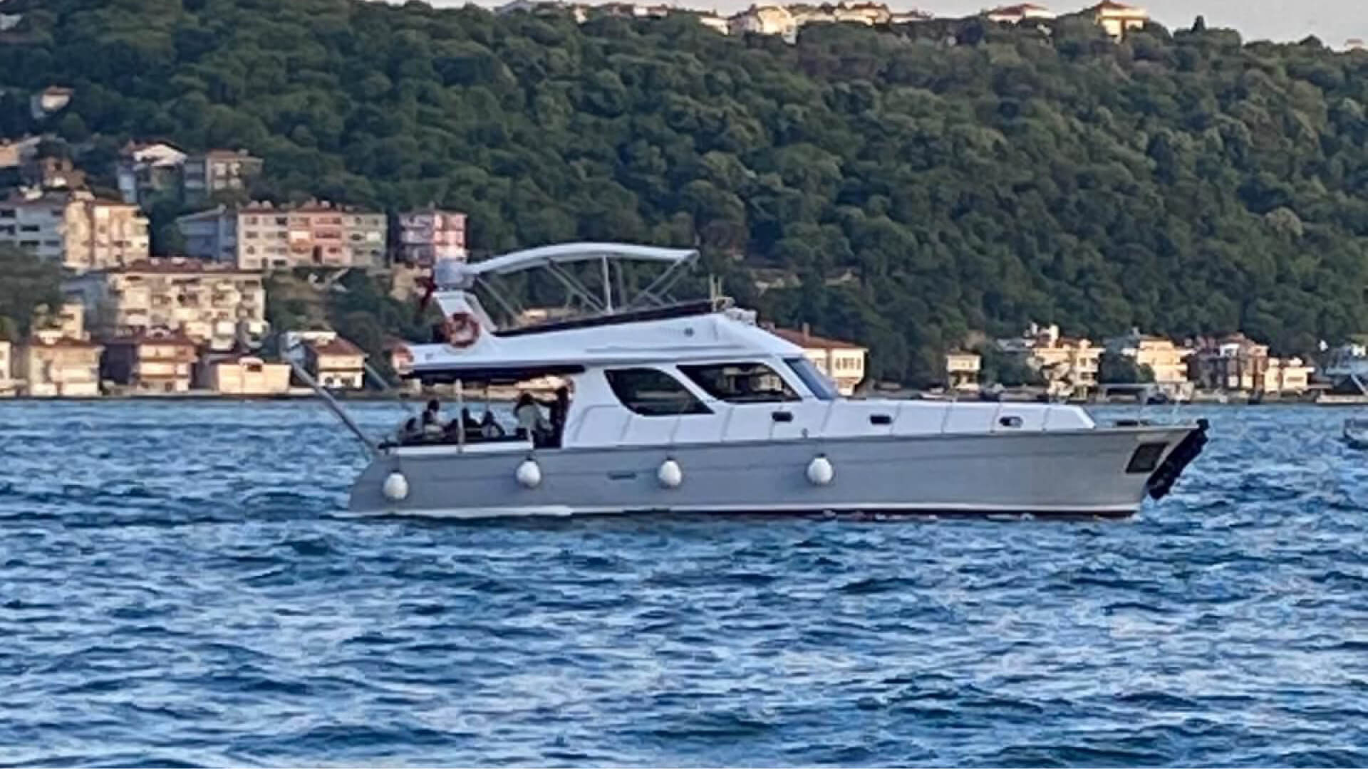 İstanbul Özel Yapım Kiralık Motoryat 3 Kabin 18 Metre