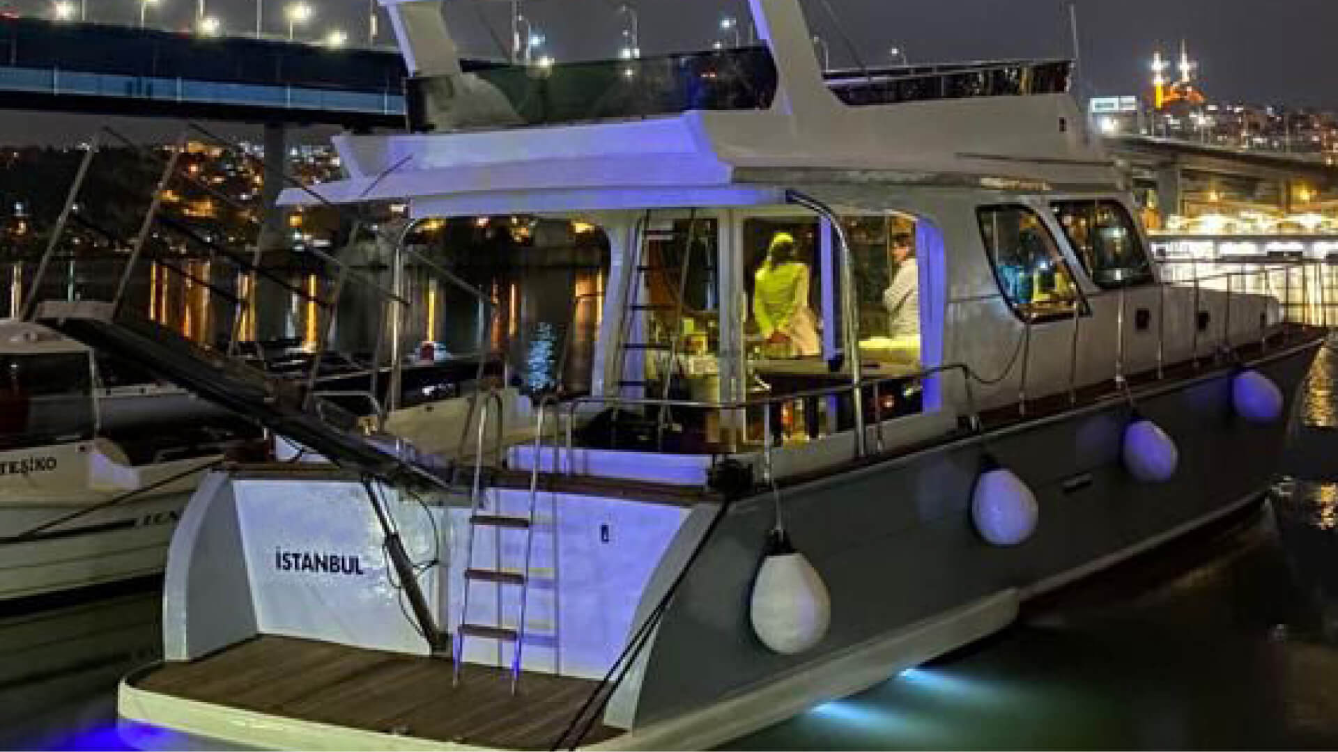 İstanbul Özel Yapım Kiralık Motoryat 3 Kabin 18 Metre