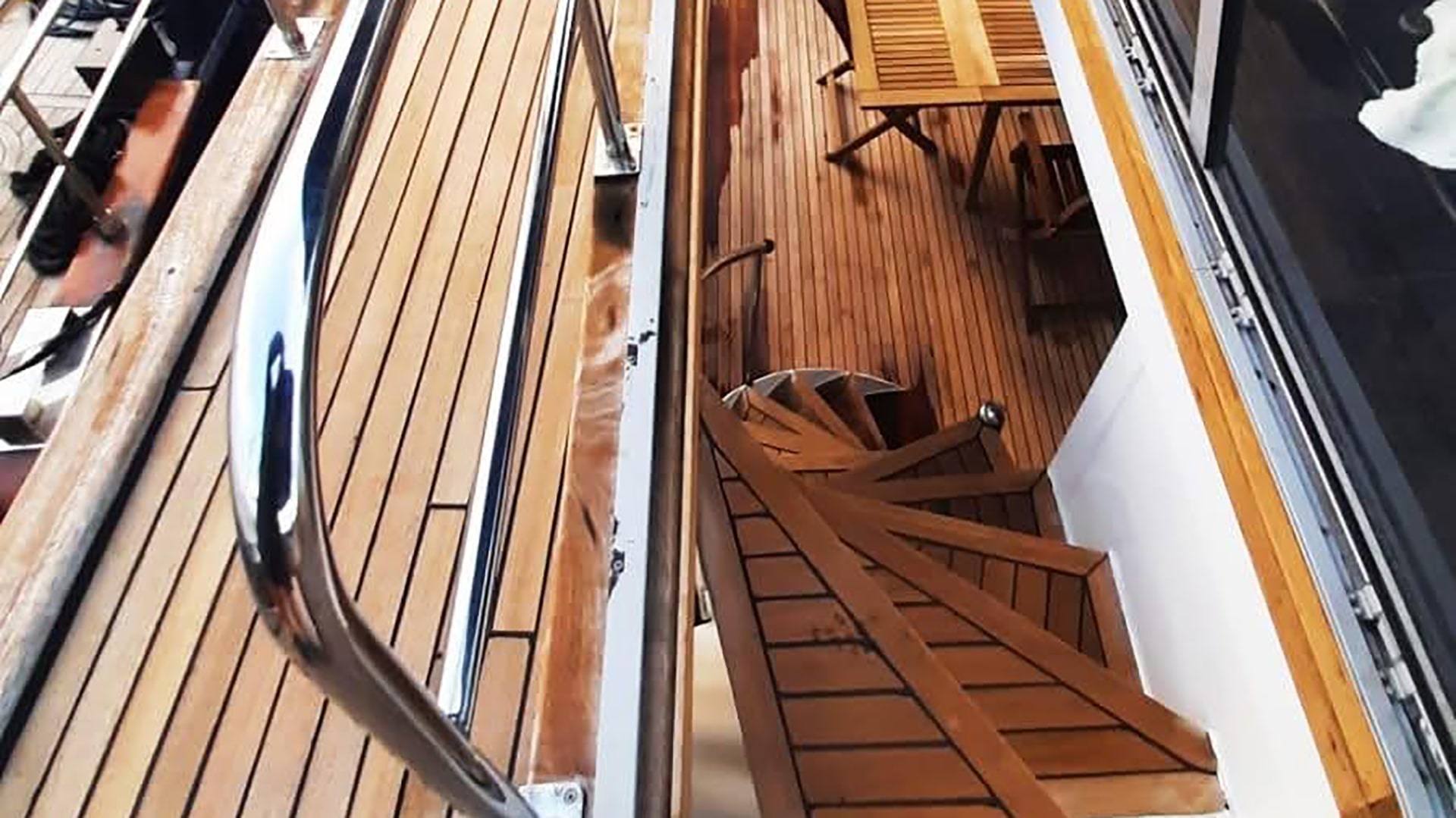 İstanbul Lux Kiralık Trawler Boğaz Turu Gezi Teknesi 3 Kabin 20 Metre