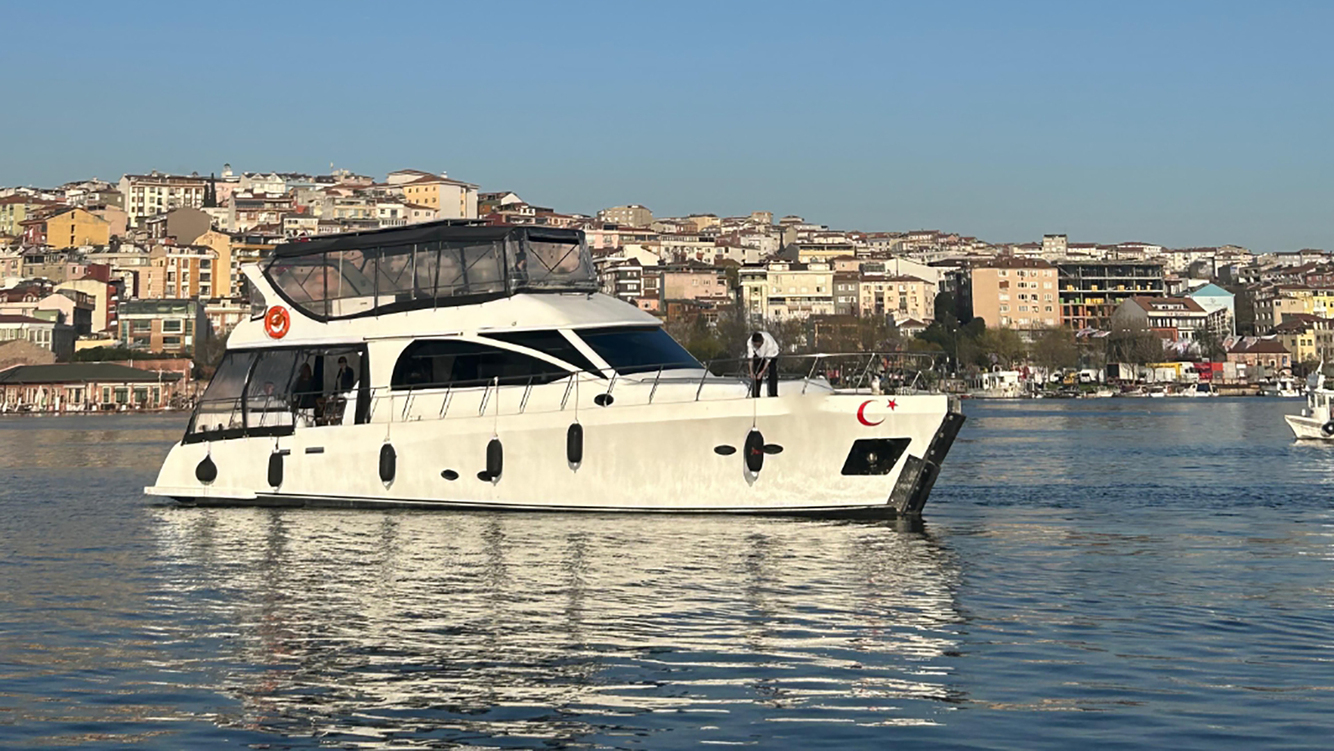 İstanbul Kiralık Lüks Motoryat 2023 Model 3 Kabin 18 Metre