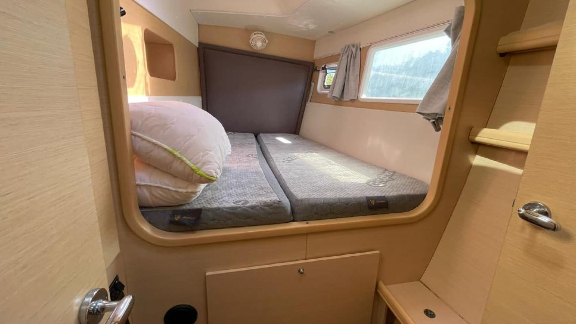 Kiralık Delux Lagoon 440