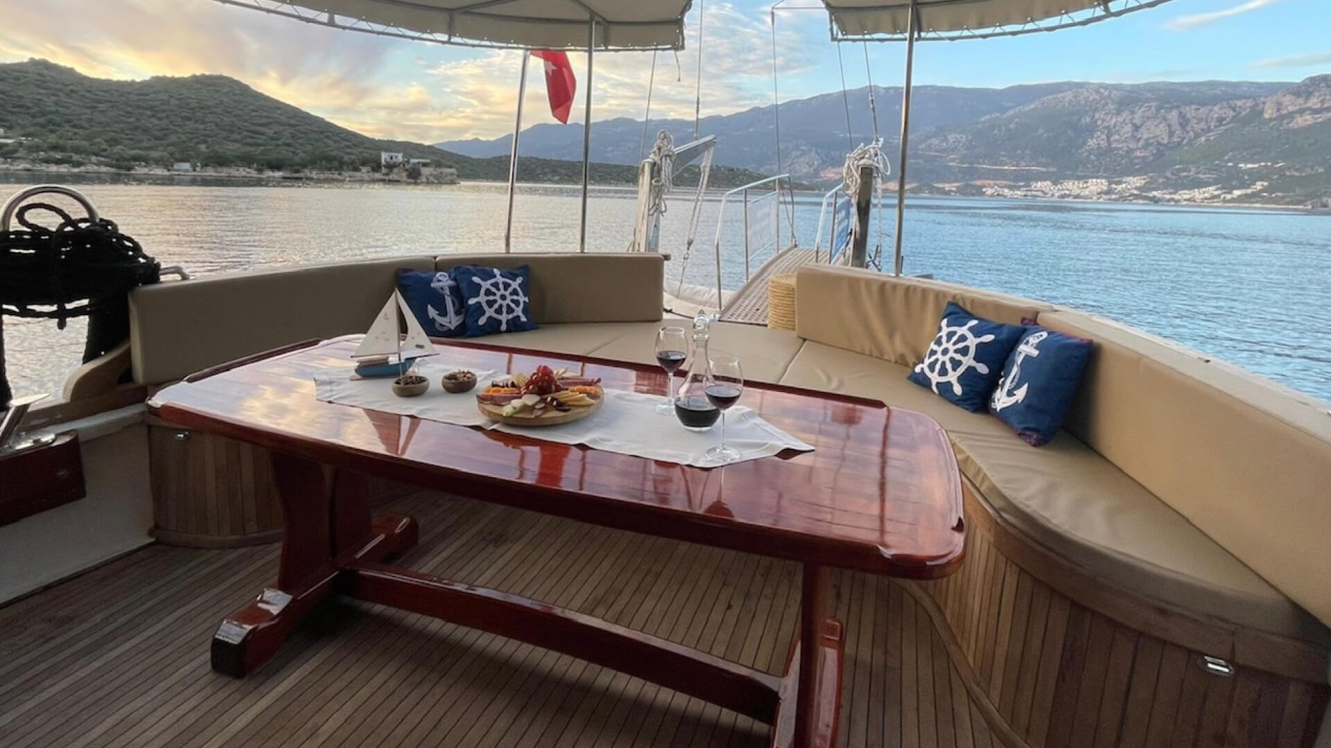 Kaş Kiralık Delux Konaklamalı Gulet 3 Kabin 17 Metre