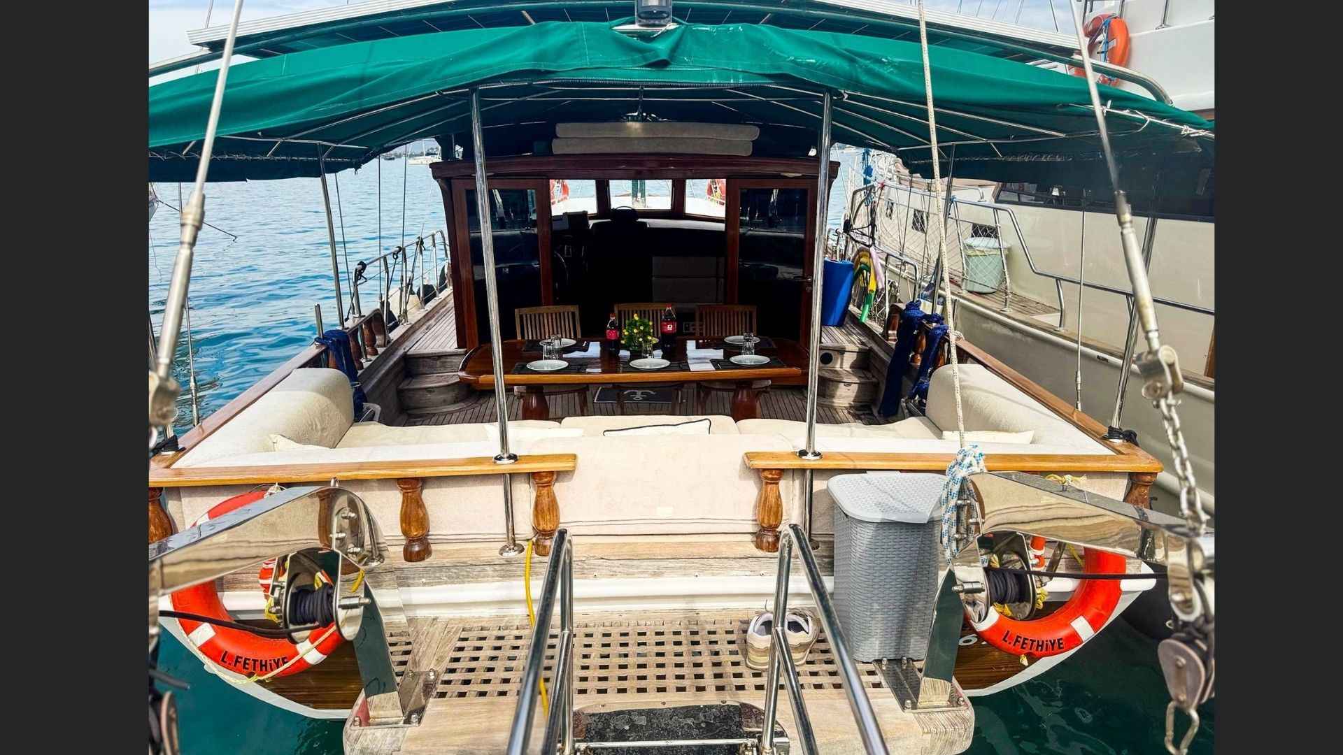 Ahşabın Zarafeti ve Denizin Huzurunu Bir Araya Getiren Özel Bir Deneyim