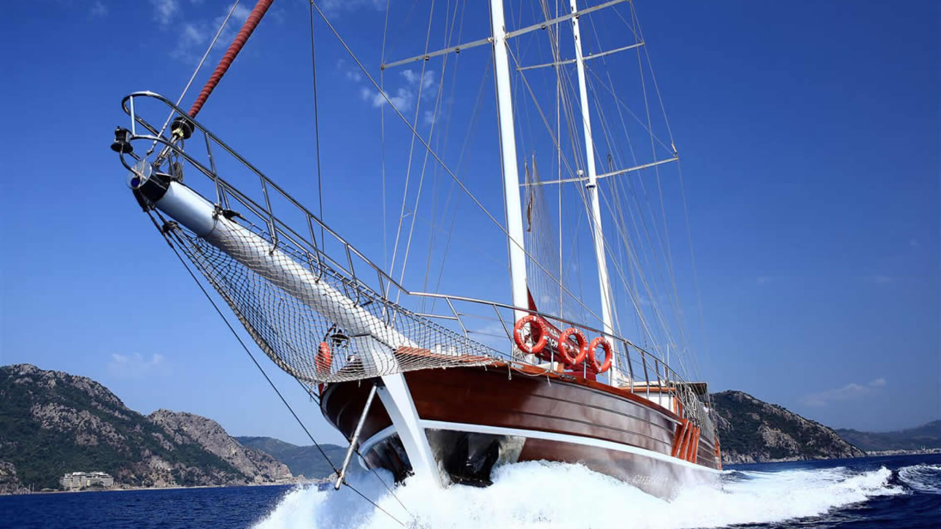 Mavi Yolculuk Konaklamalı Lux Gulet 11 Kabin 39 Metre