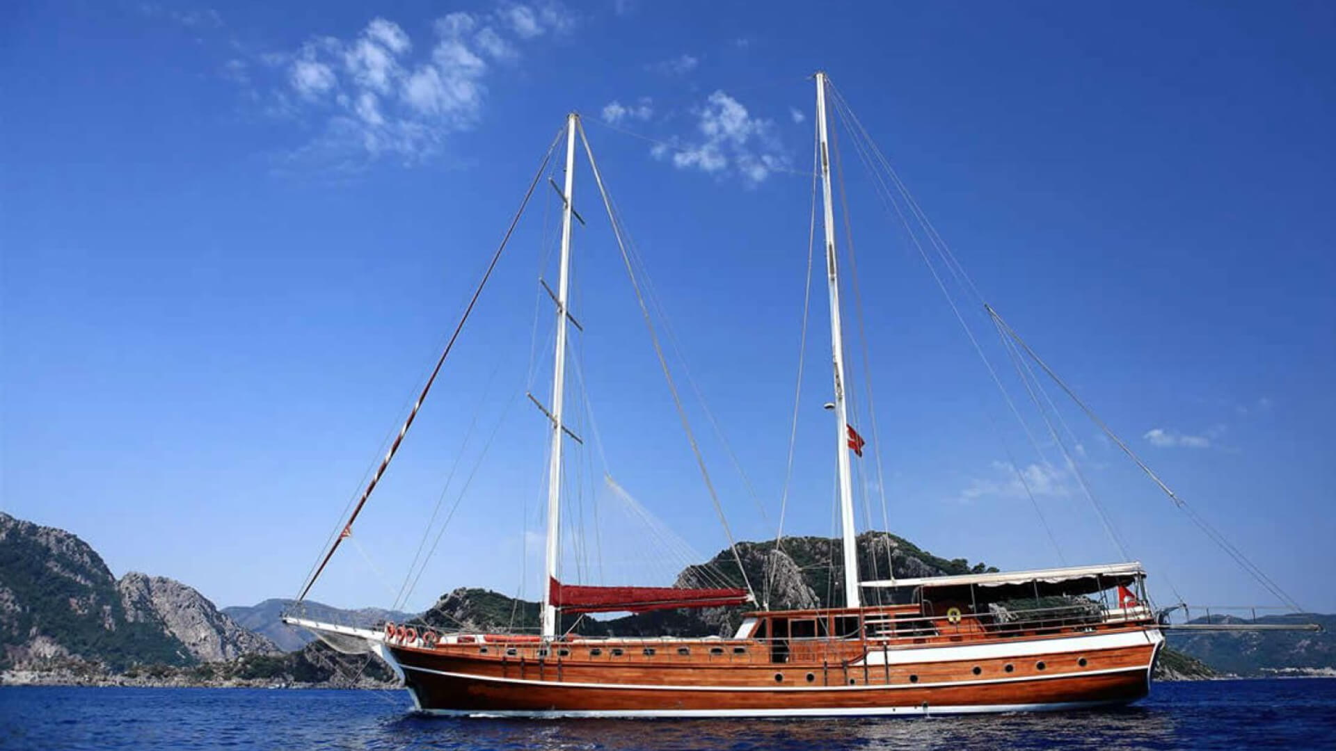 Mavi Yolculuk Konaklamalı Lux Gulet 11 Kabin 39 Metre