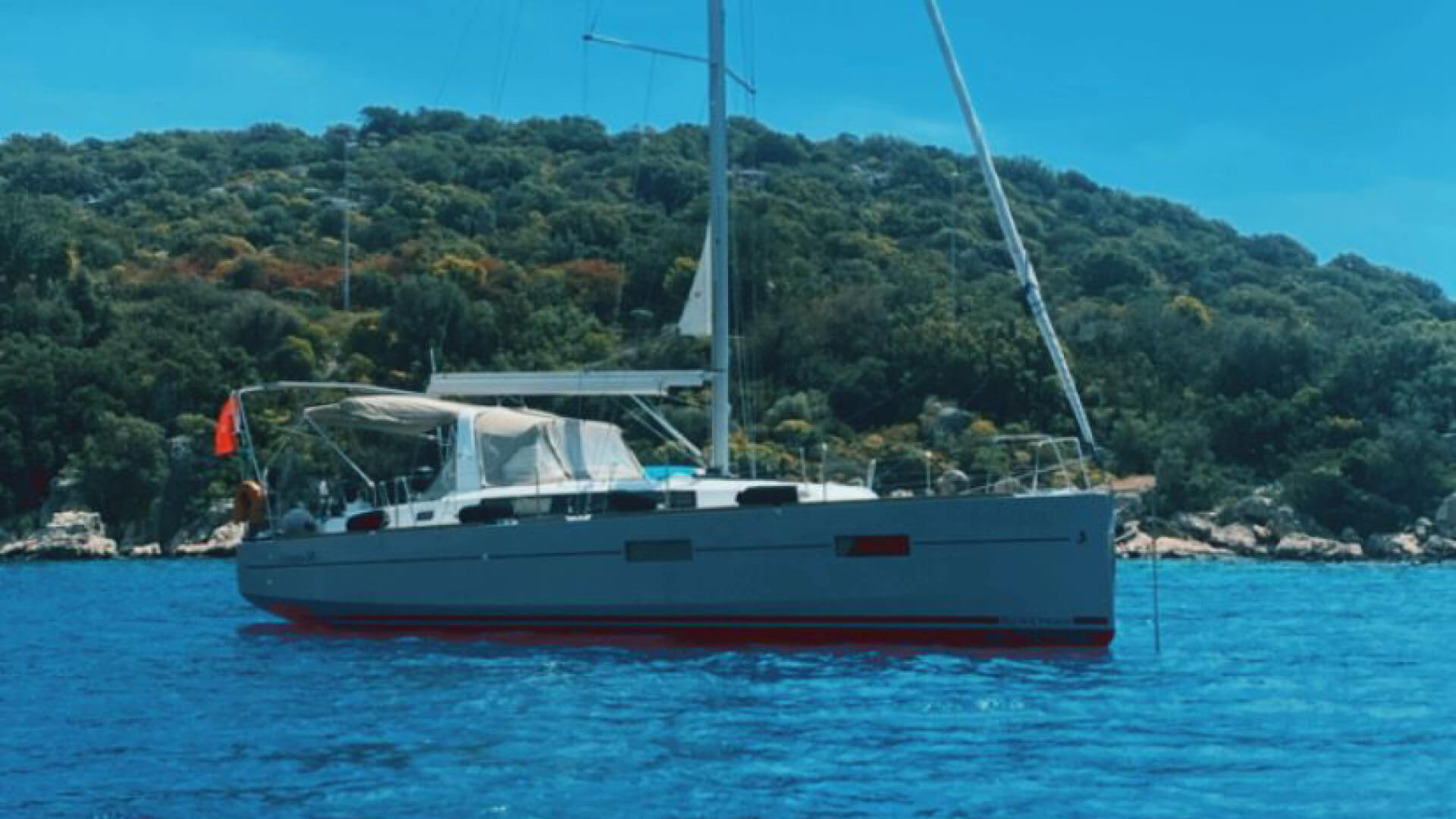 Kiralık Beneteau Oceanis 38 İle Şimdi Mutluluğa Yelken Açın!