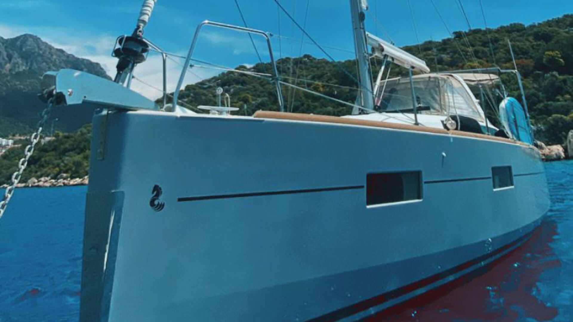 Kiralık Beneteau Oceanis 38 İle Şimdi Mutluluğa Yelken Açın!