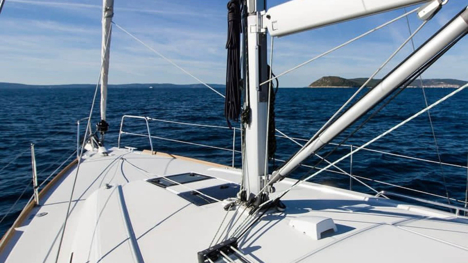 Kiralık Beneteau Oceanis 38 İle Şimdi Mutluluğa Yelken Açın!