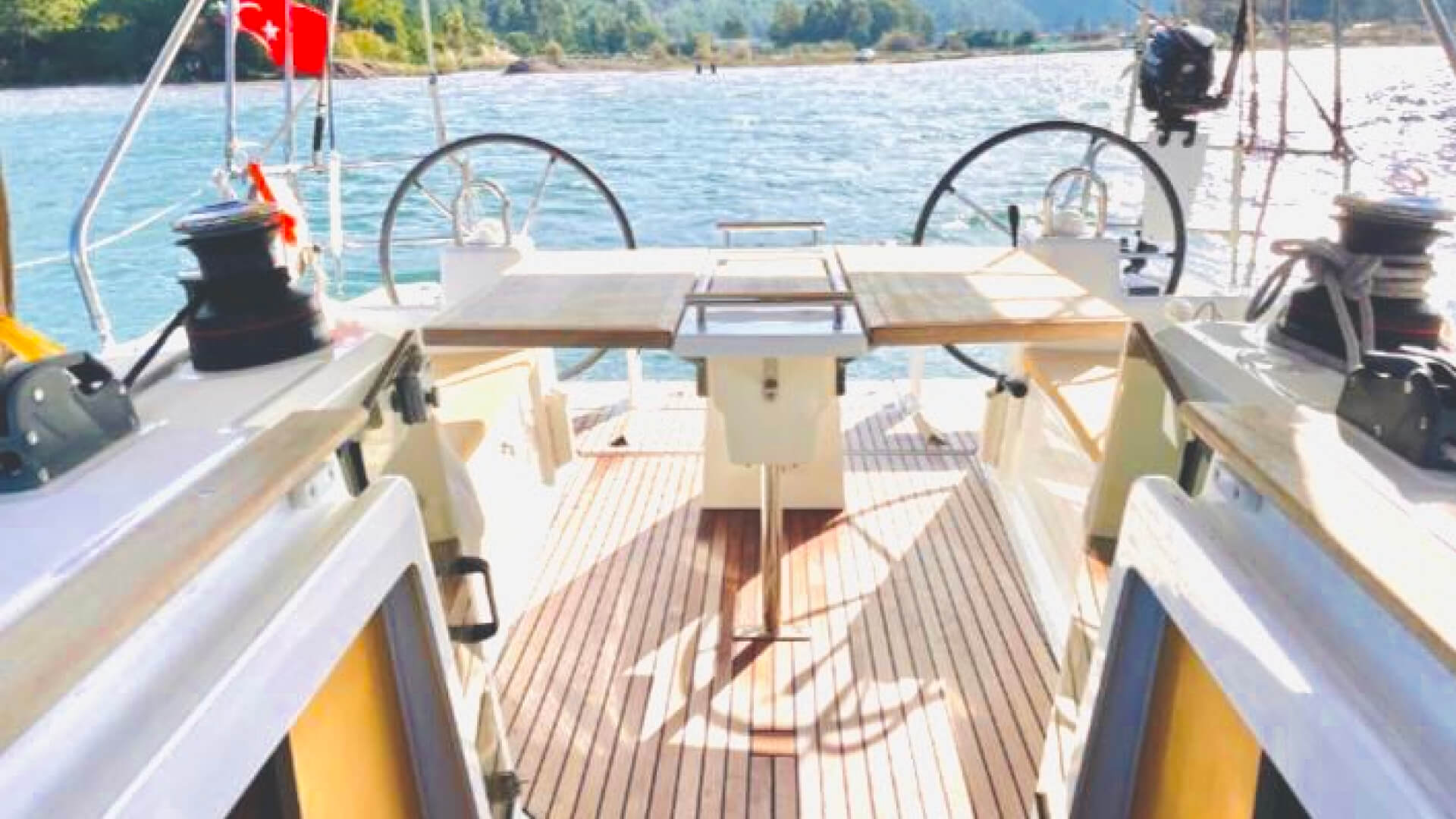 Kiralık Beneteau Oceanis 38 İle Şimdi Mutluluğa Yelken Açın!
