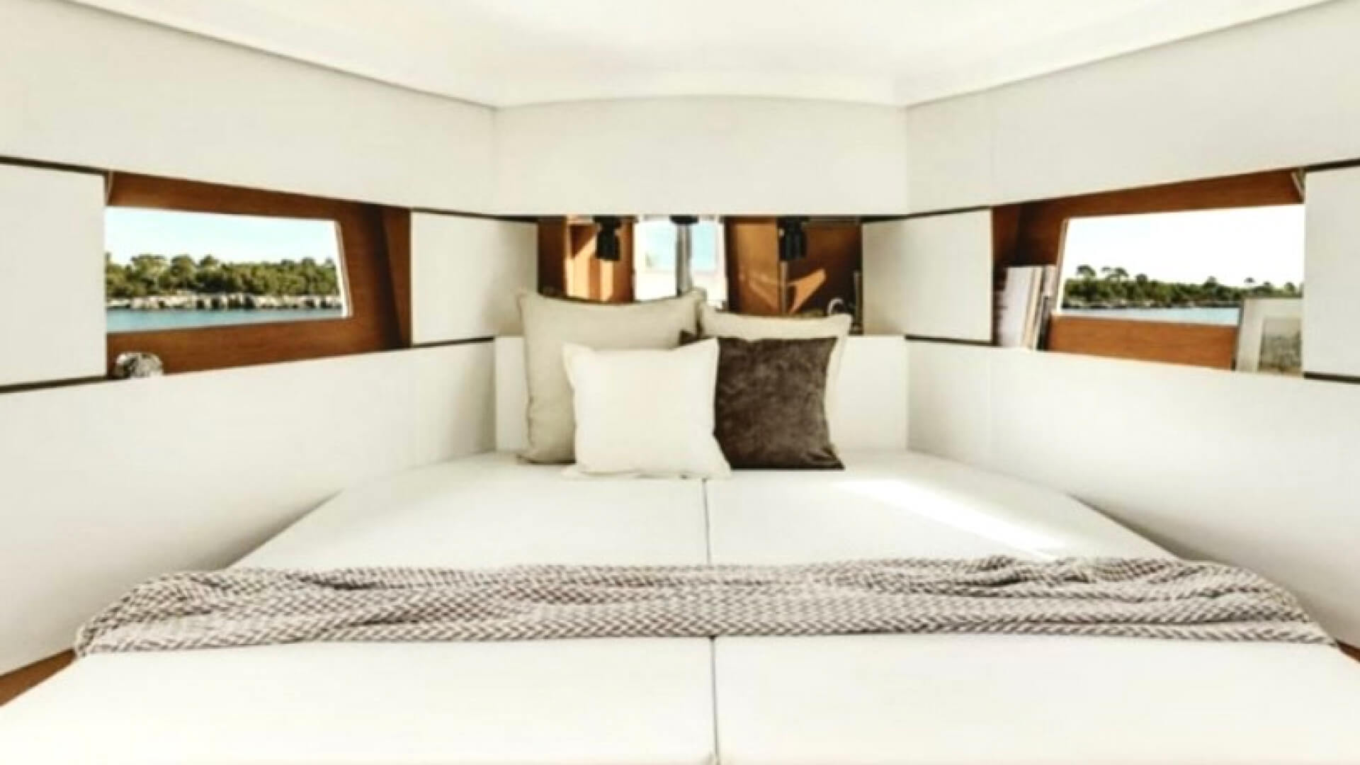 Kiralık Beneteau Oceanis 38 İle Şimdi Mutluluğa Yelken Açın!