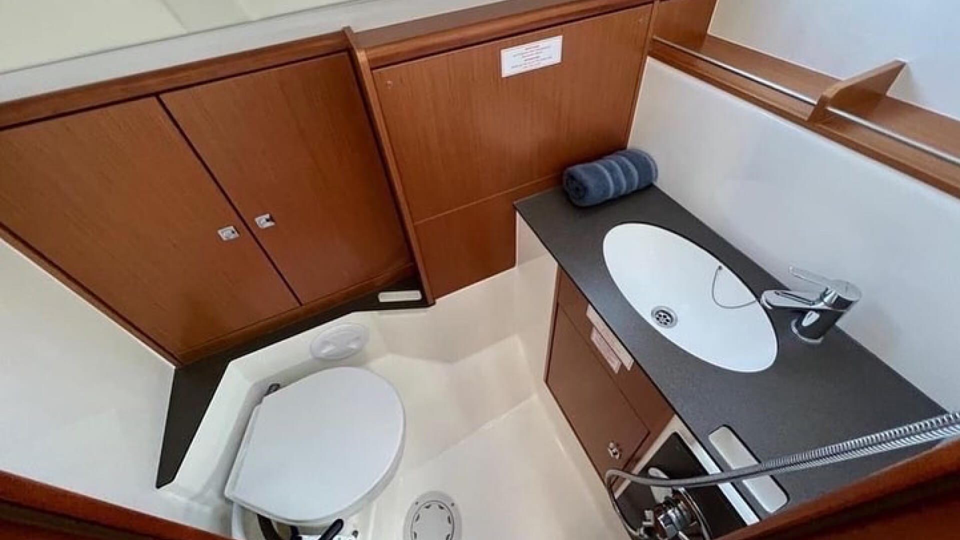 Marmaris Kiralık Bavaria C37 2 Kabin 11 Metre