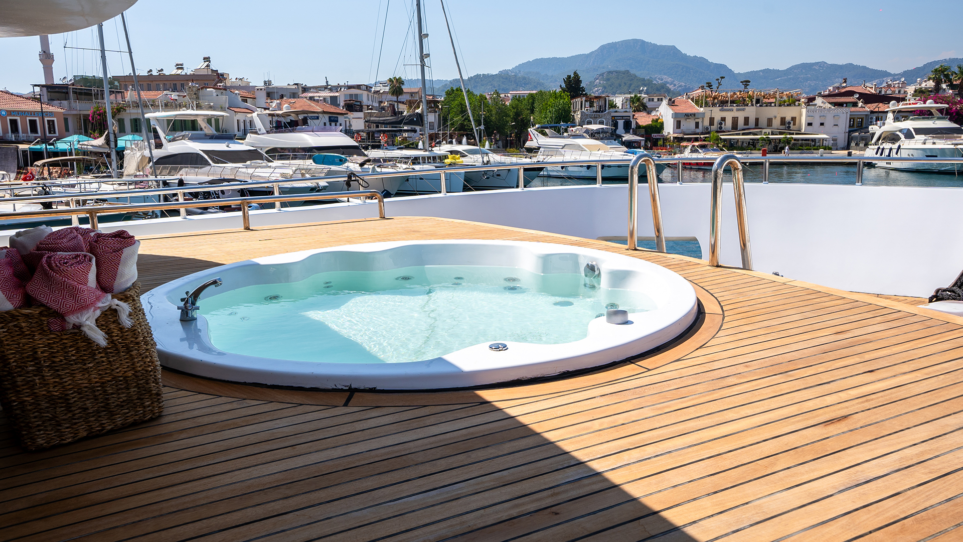 Lux Trawler Kiralama 5 Kabin 26 Metre 