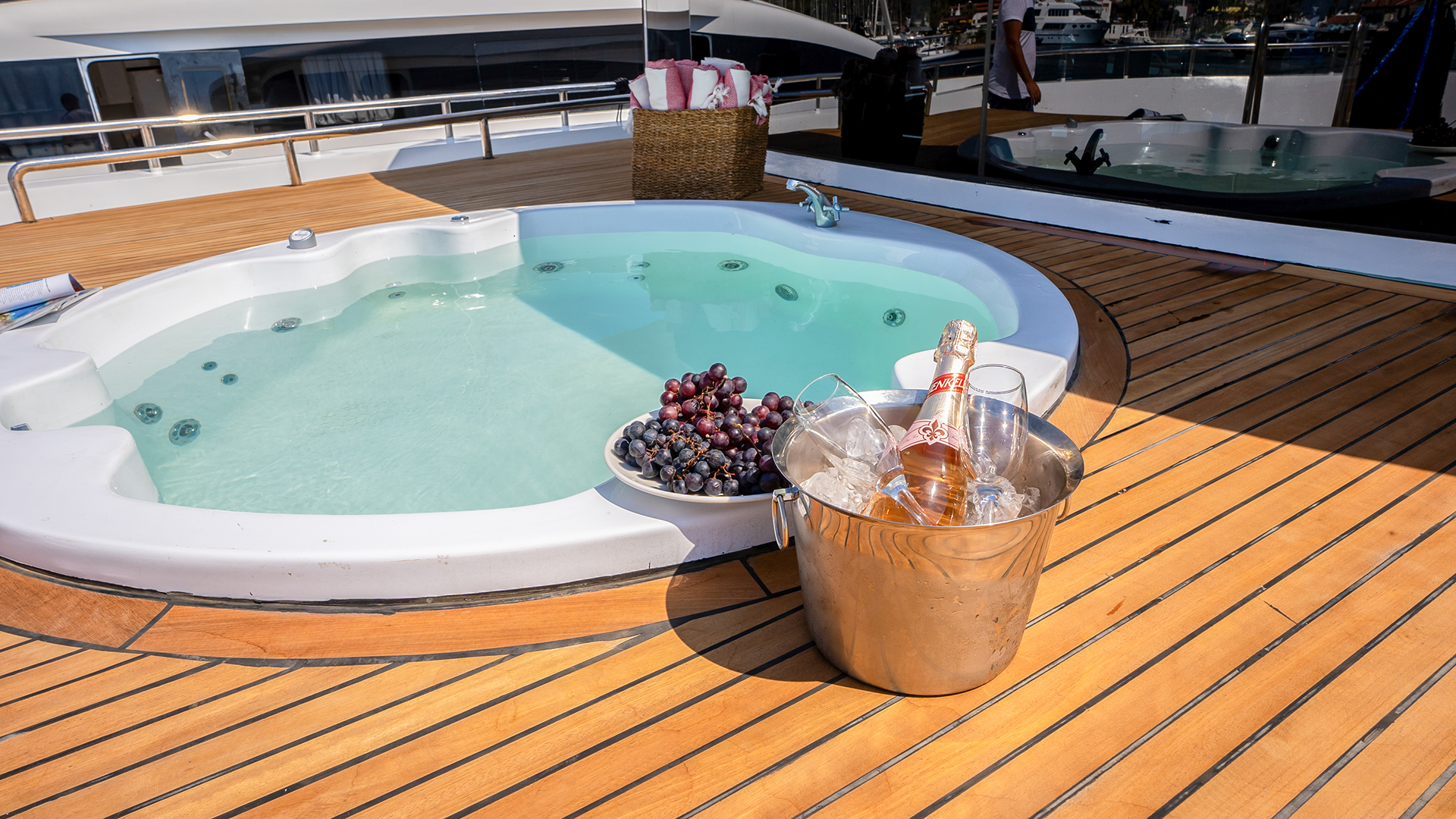 Lux Trawler Kiralama 5 Kabin 26 Metre 