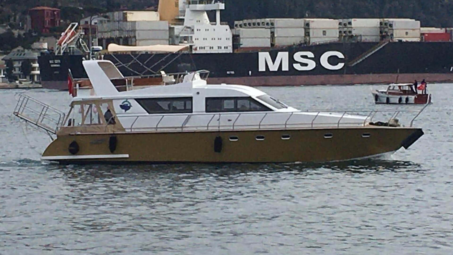 Ortaköy Lux Motoryat Kiralama Özel Yapım Gezi Teknesi