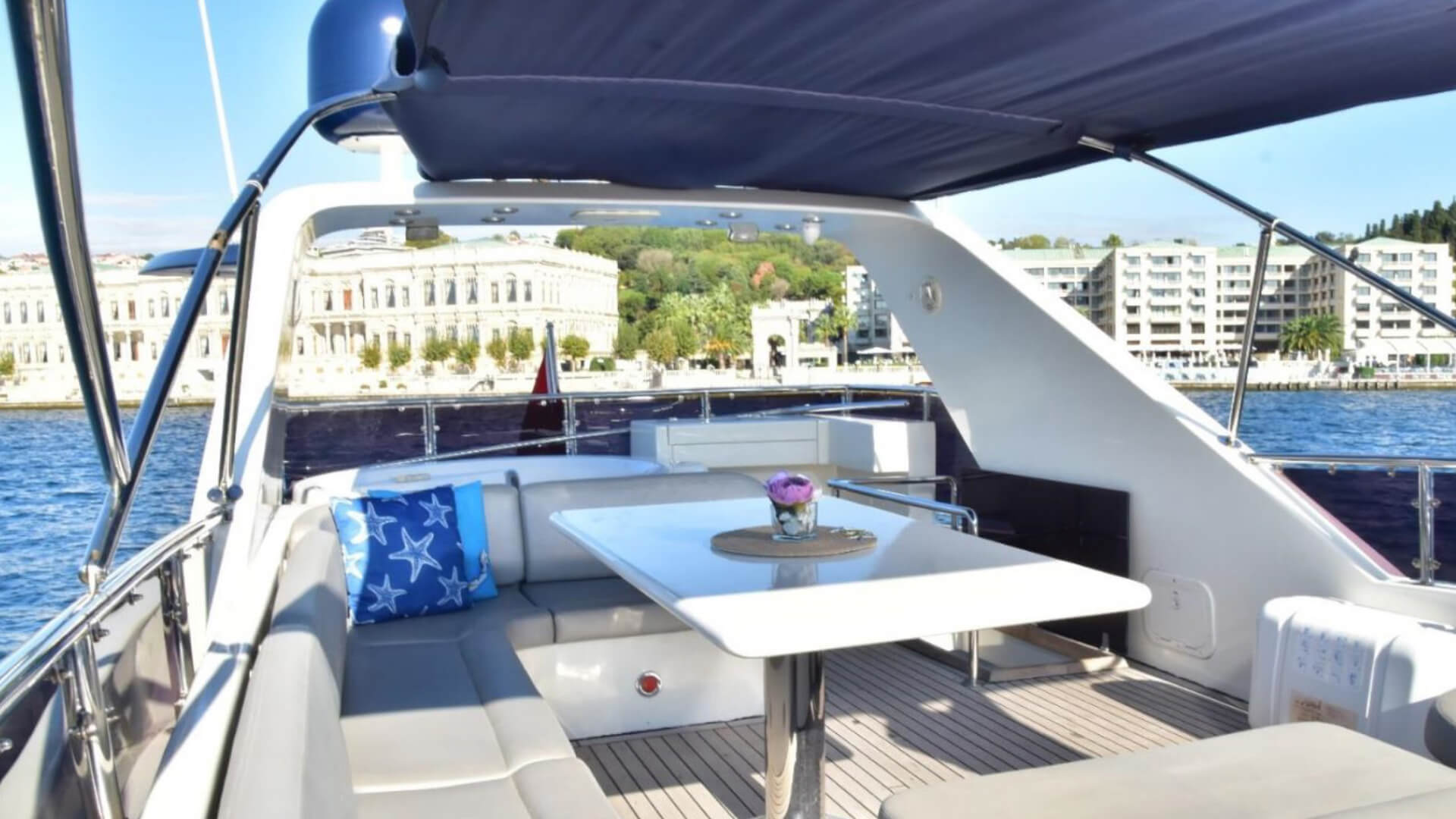 Kuruçeşme Lux Motoryat İstanbul Kiralık Yat
