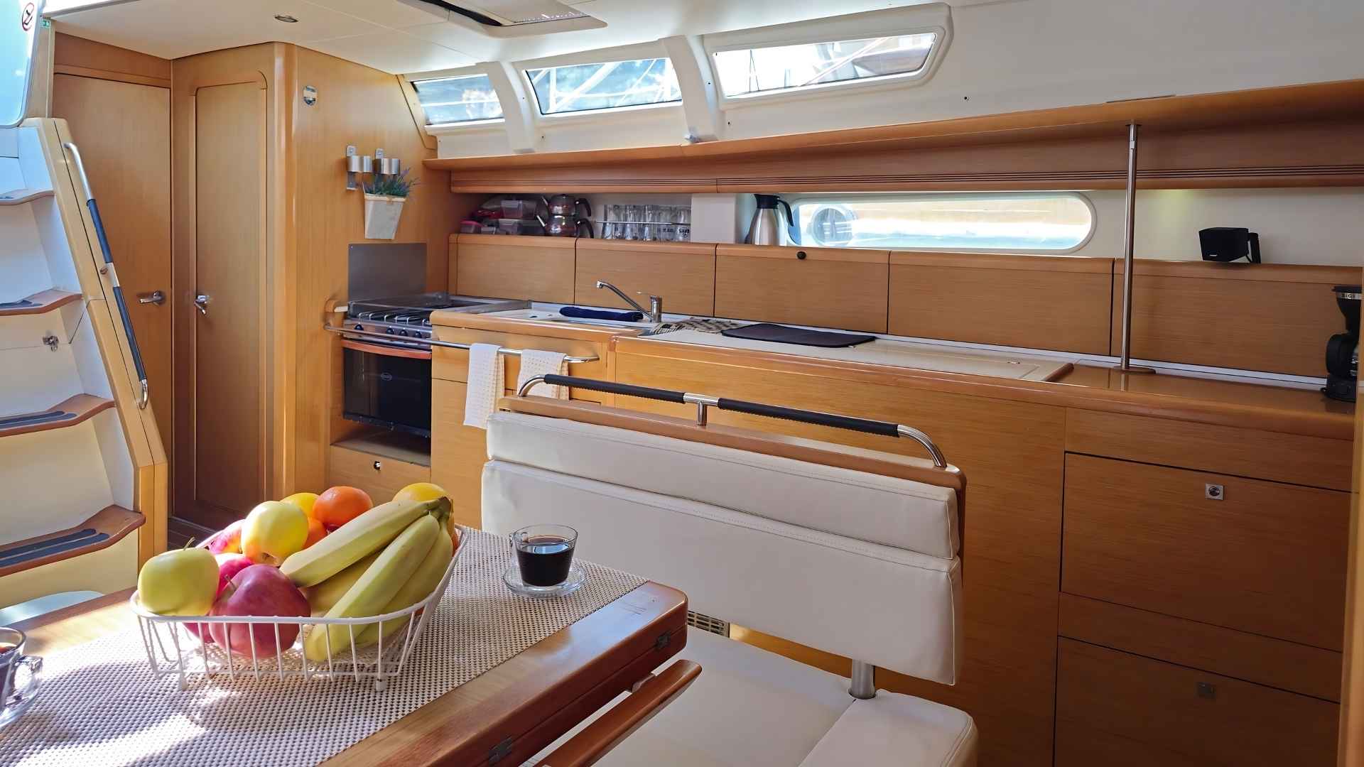 Performans ve Konforu Bir Arada Sunan 44 Feet Yelkenli