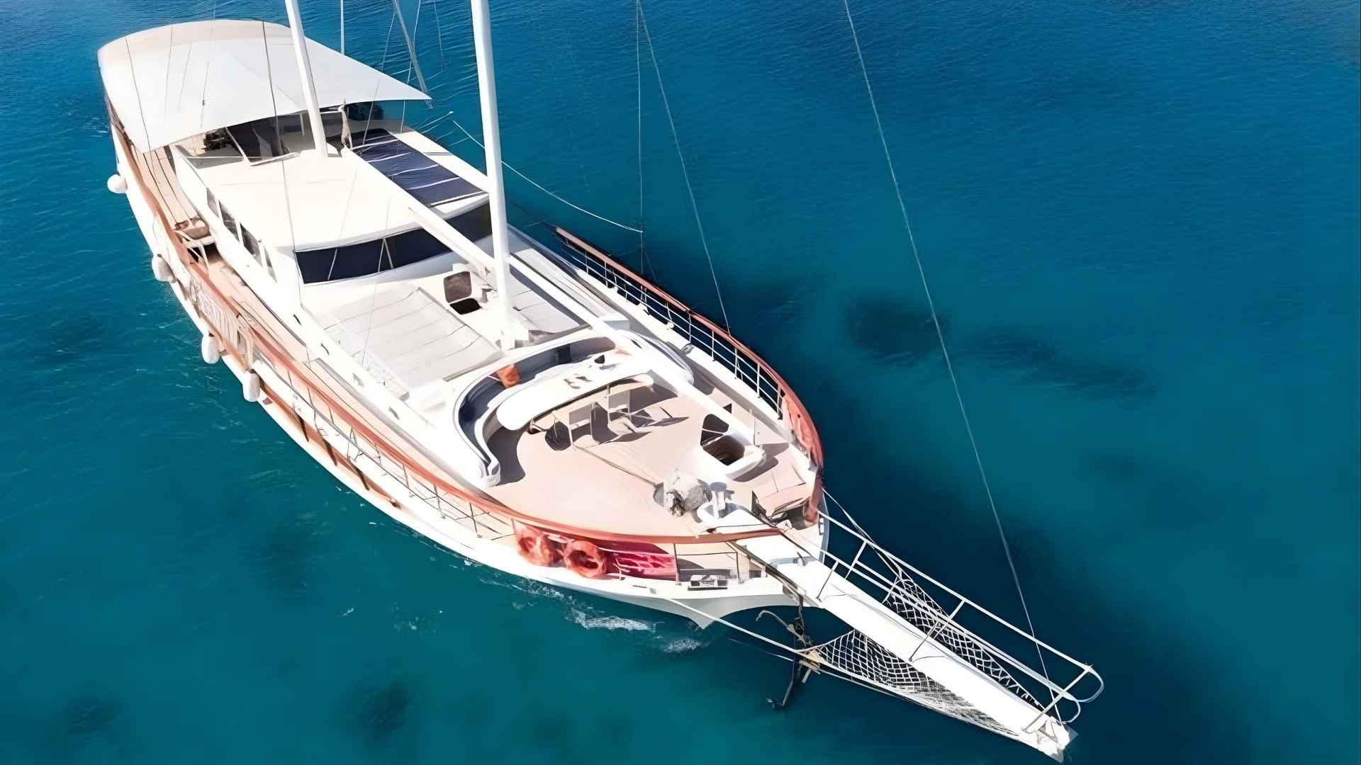 Arkadaş Grubunuzla Mavinin Kalbine – Şık ve Geniş Bir Gulet