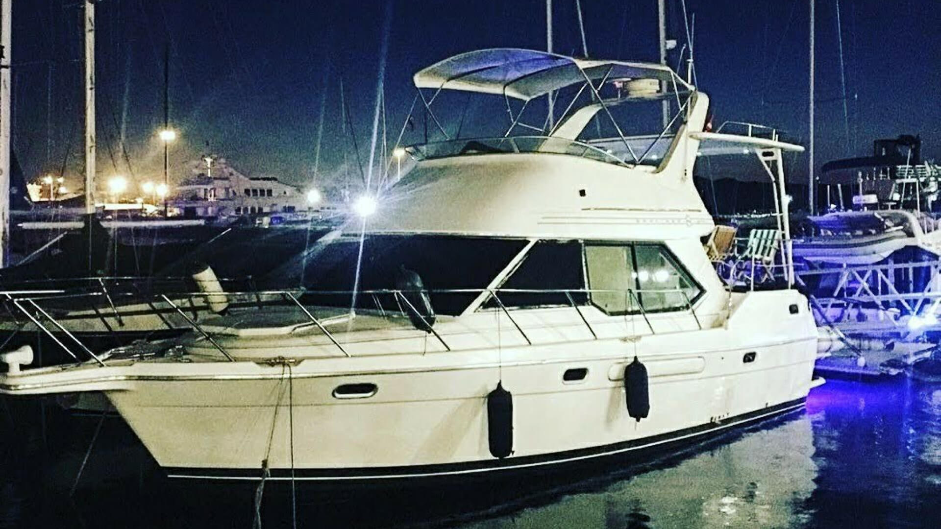 Çeşme Delux Motoryat Bayliner 3587 3 Kabin 12 Metre