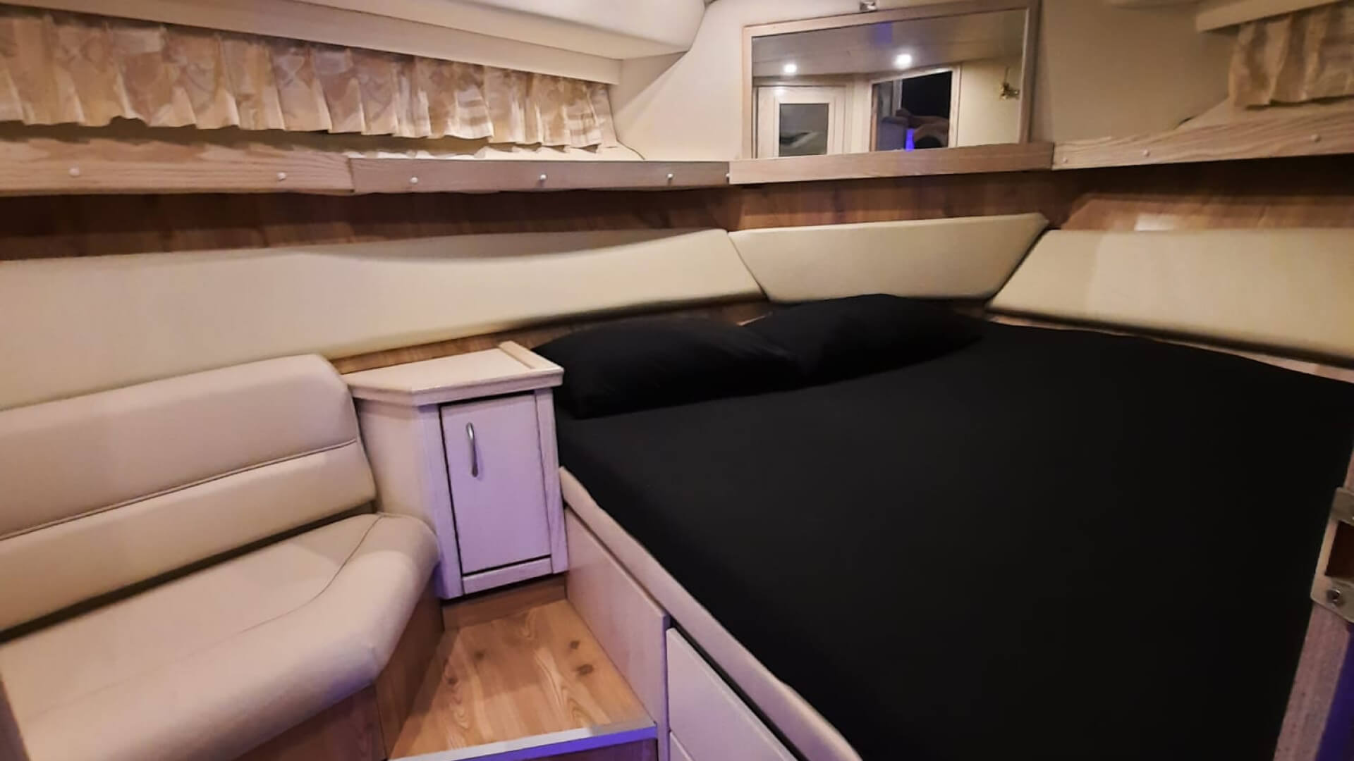 Çeşme Delux Motoryat Bayliner 3587 3 Kabin 12 Metre