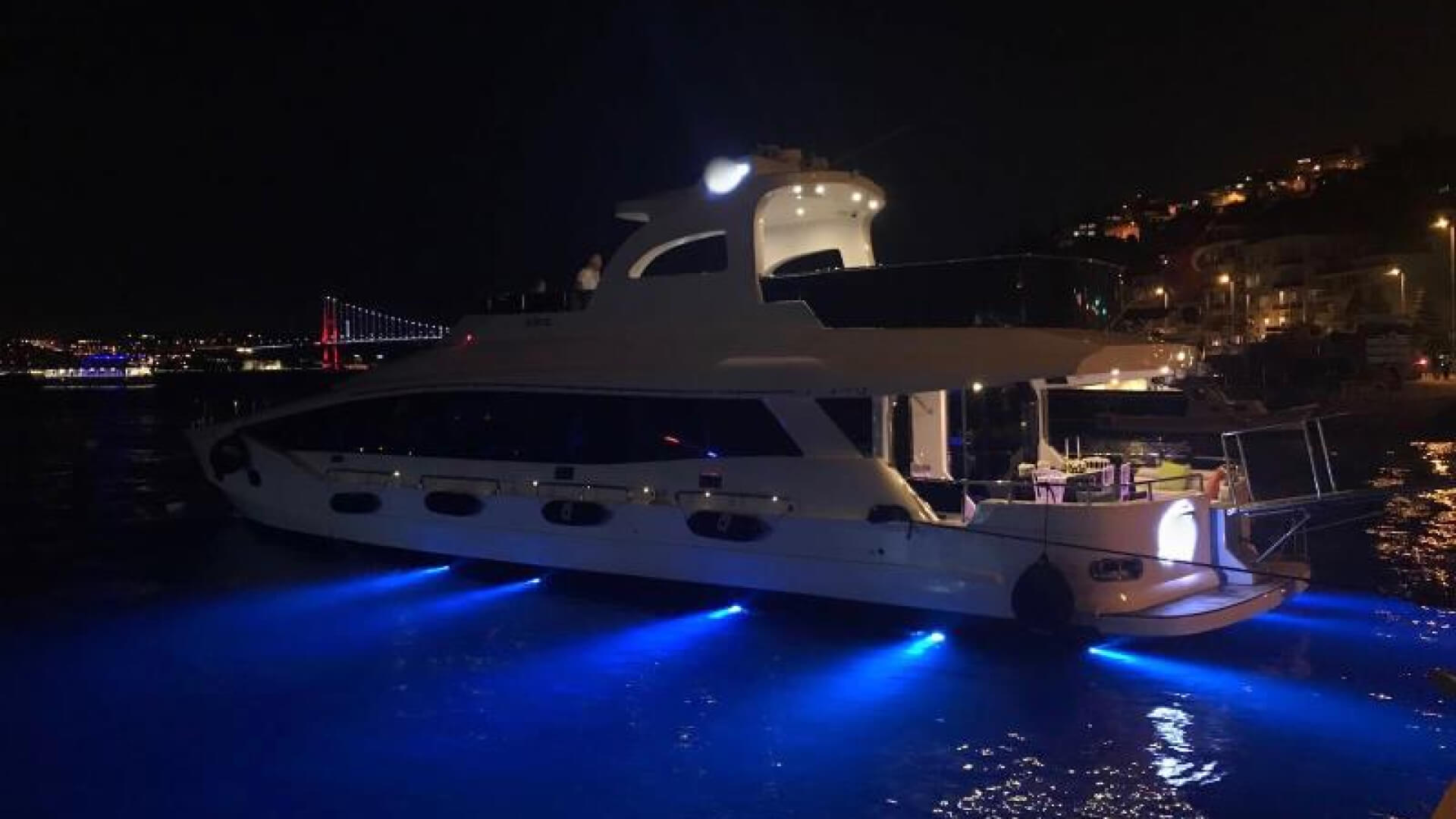 Delux Motoryat Boğaz Turu 2 Kabin 24 Metre
