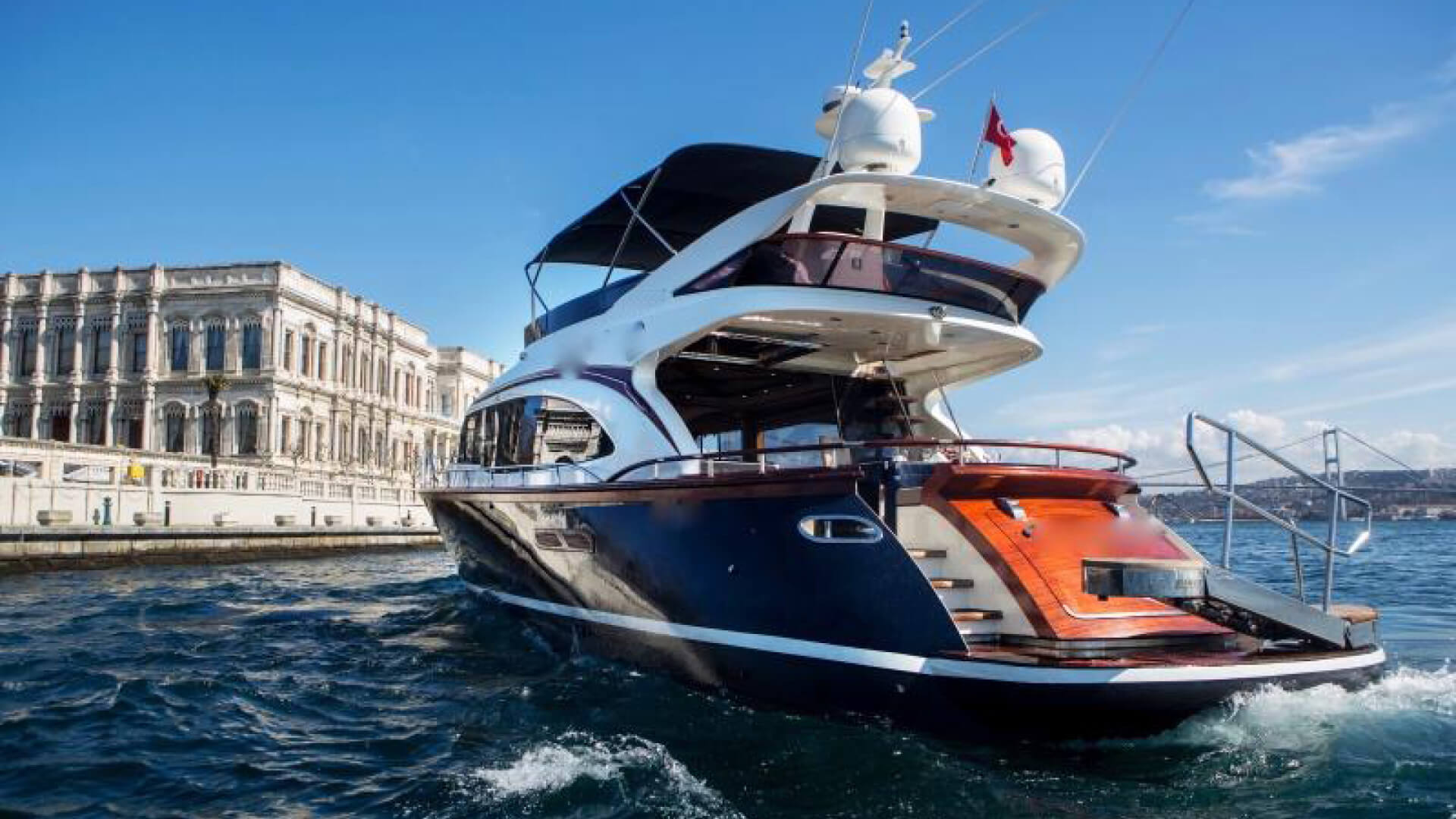 Delux Motor Yat Gezi Teknesi 19 Metre 2 Kabin
