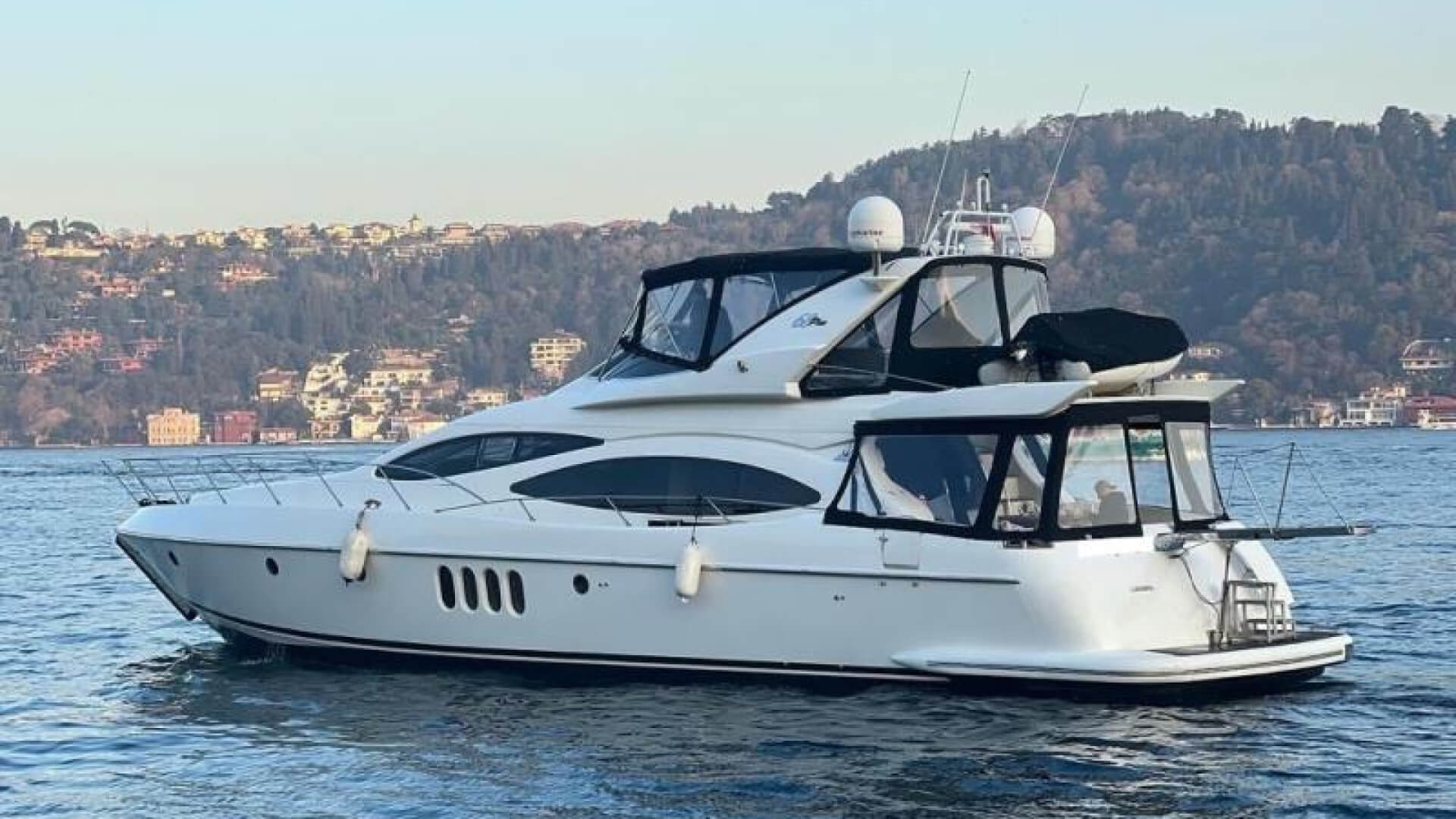 Motoryat Saatlik Kiralama 12 Kişi 20 Metre