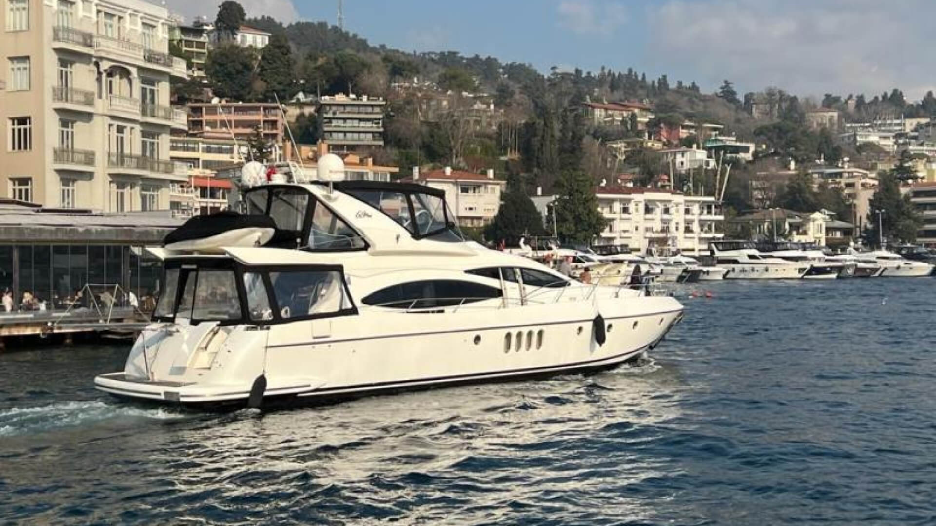 Motoryat Saatlik Kiralama 12 Kişi 20 Metre