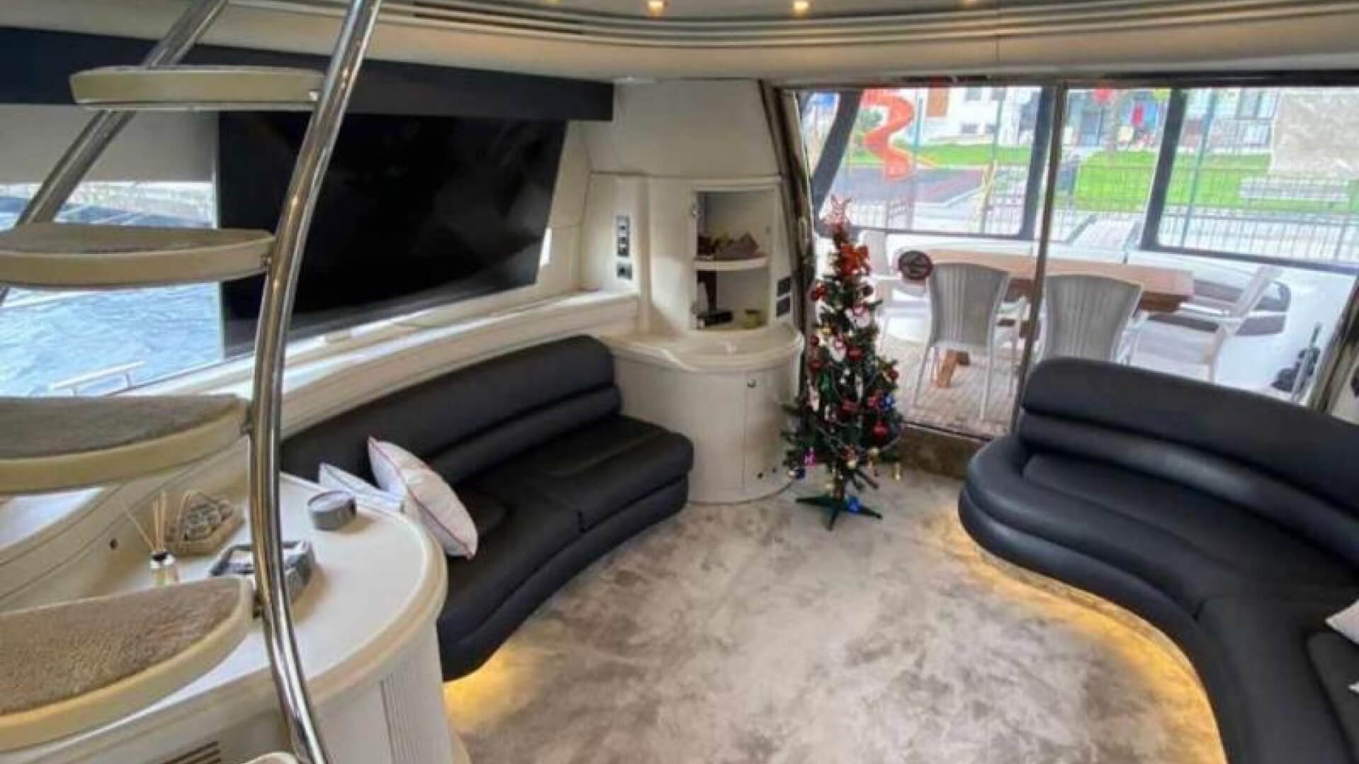 Motoryat Saatlik Kiralama 12 Kişi 20 Metre