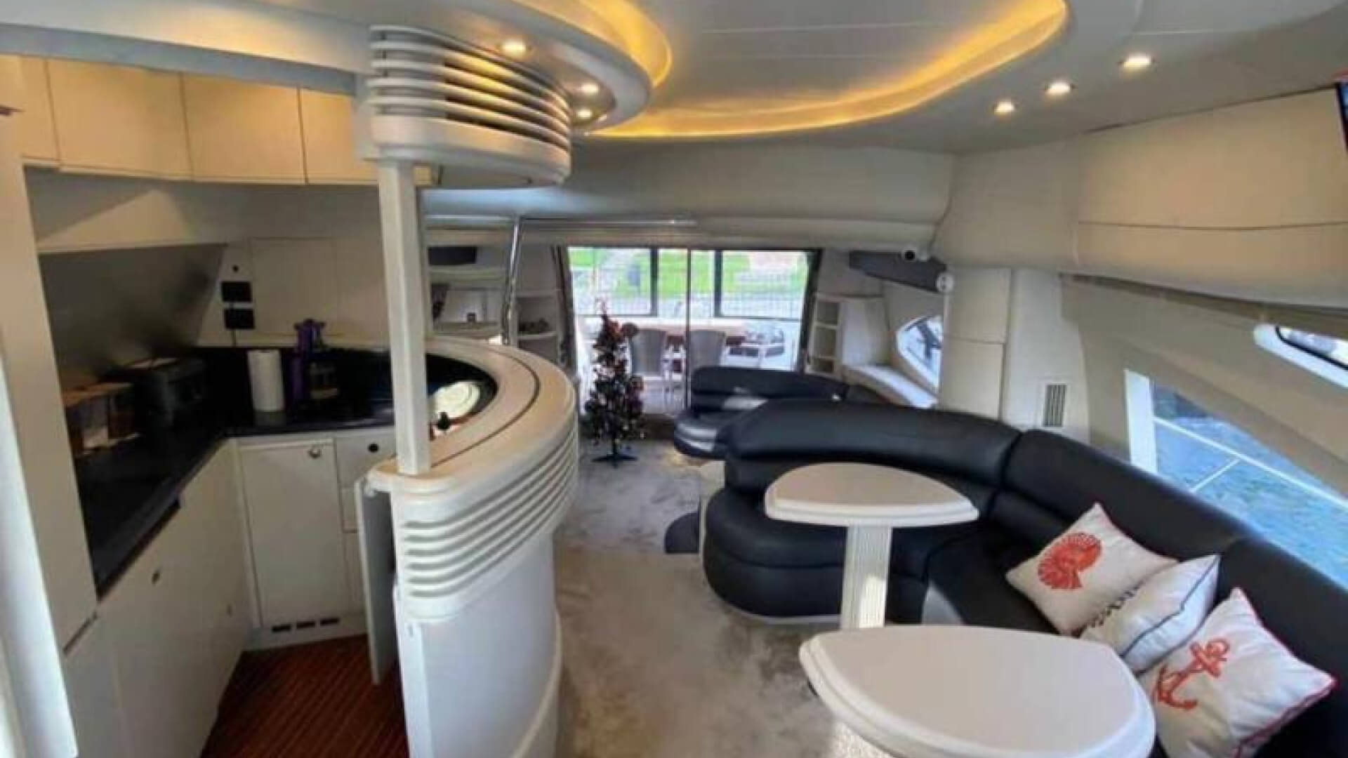 Motoryat Saatlik Kiralama 12 Kişi 20 Metre