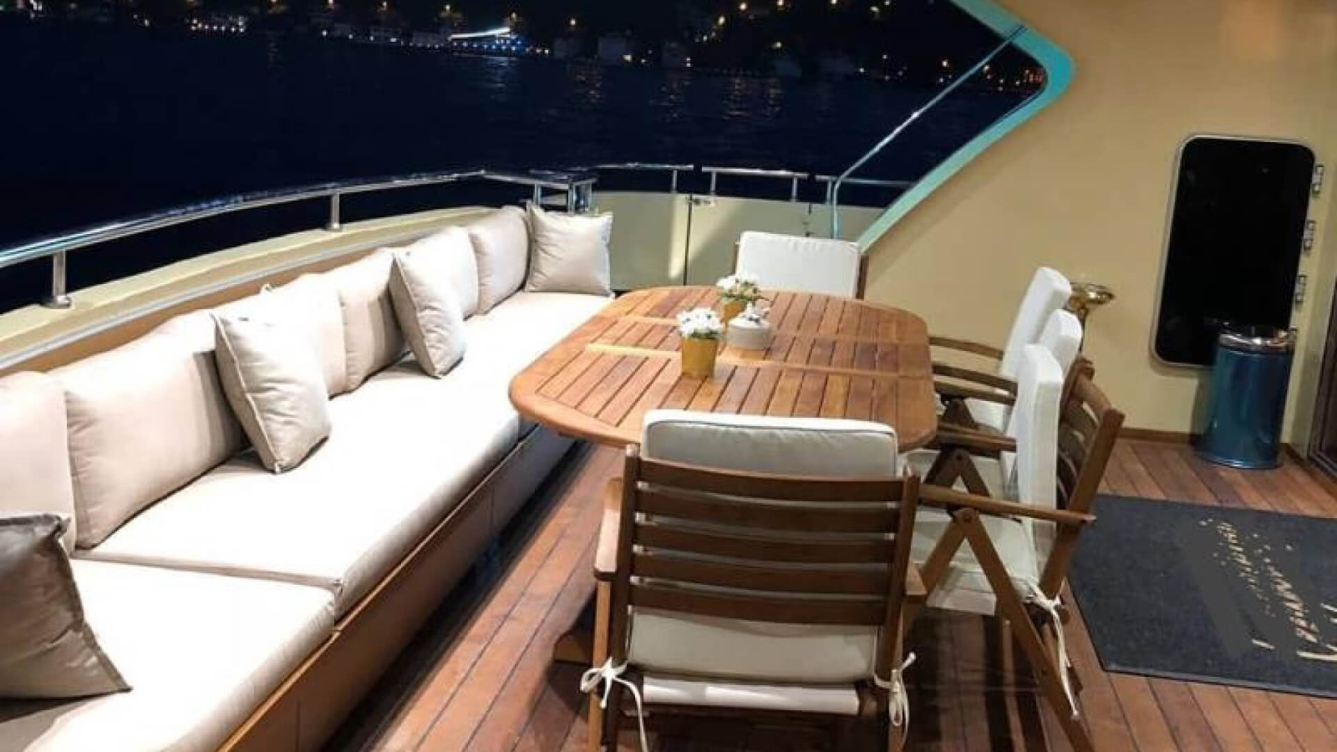 Saatlik Davet teknesi Kiralama 90 Kişilik 24 Metre