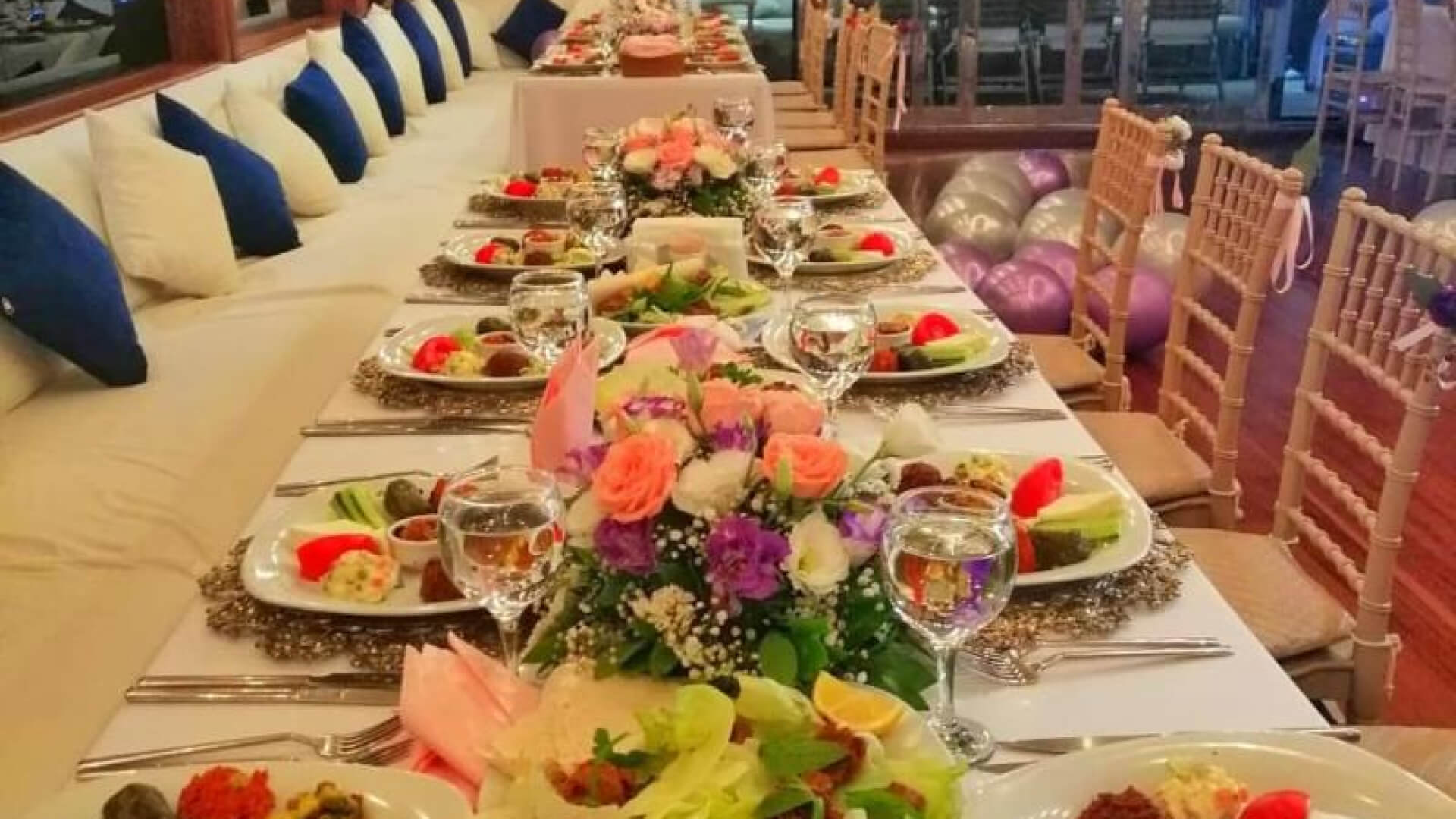 Saatlik Davet teknesi Kiralama 90 Kişilik 24 Metre