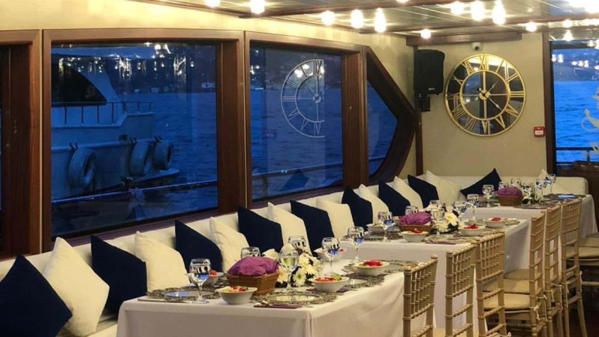 Saatlik Davet teknesi Kiralama 90 Kişilik 24 Metre
