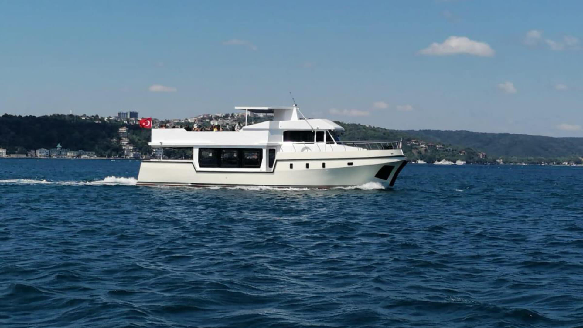 Saatlik Tekne Kiralama 35 Kişi 17 Metre