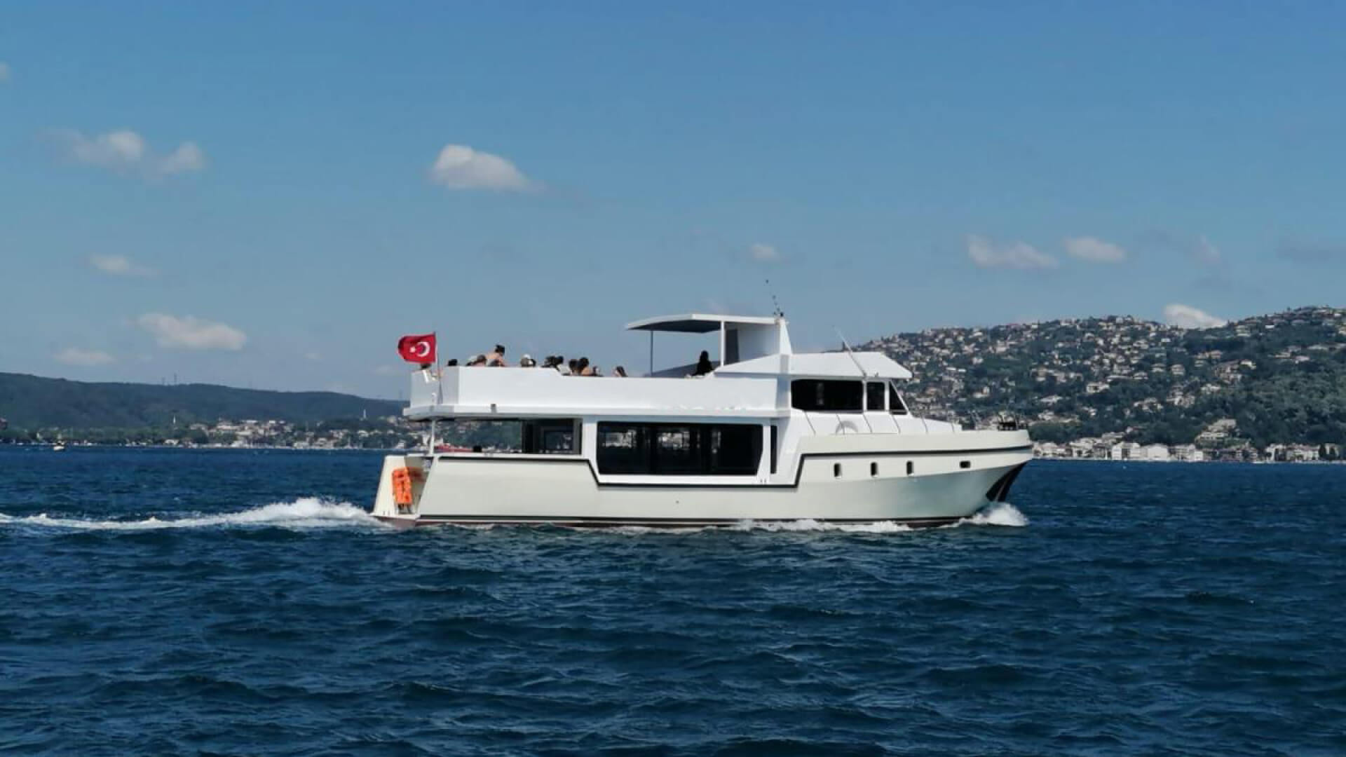 Saatlik Tekne Kiralama 35 Kişi 17 Metre