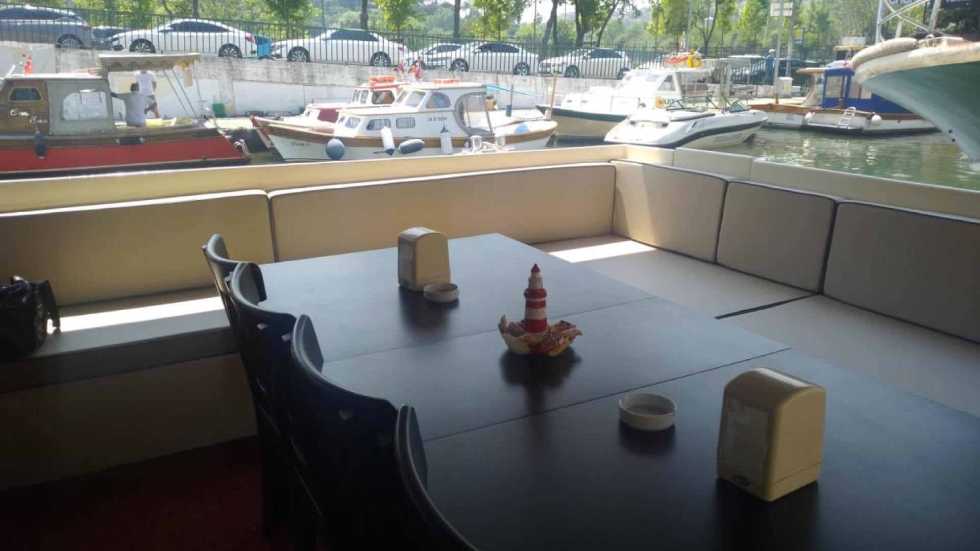 Saatlik Tekne Kiralama 35 Kişi 17 Metre