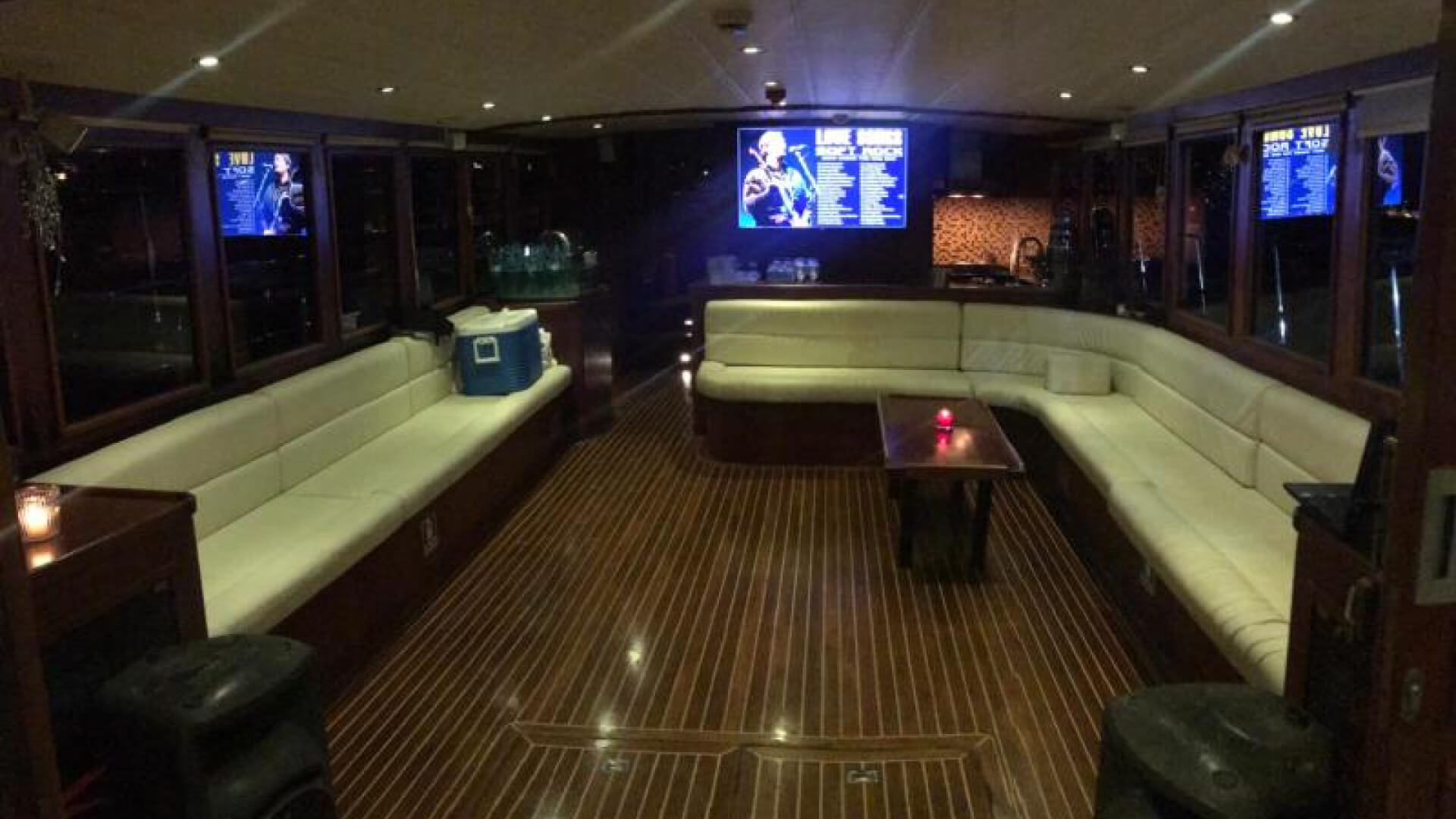 Saatlik Davet Teknesi Kiralama 25 Kişilik 19 Metre