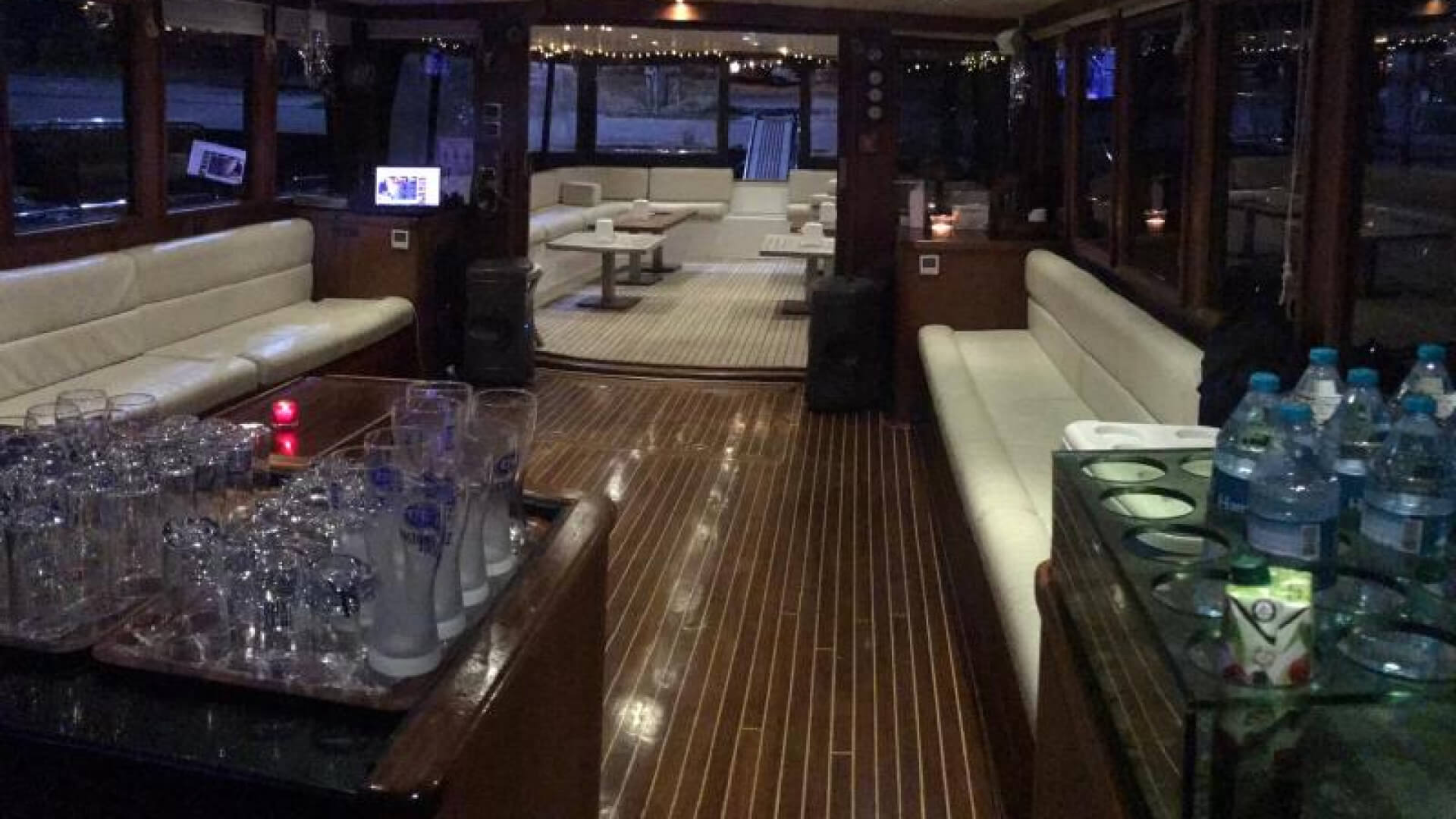 Saatlik Davet Teknesi Kiralama 25 Kişilik 19 Metre