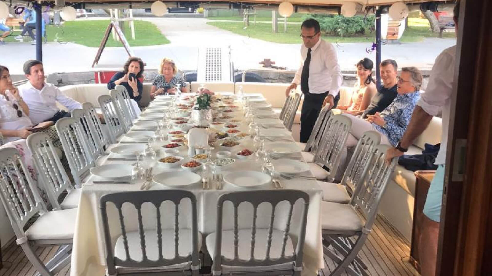 Saatlik Davet Teknesi Kiralama 25 Kişilik 19 Metre