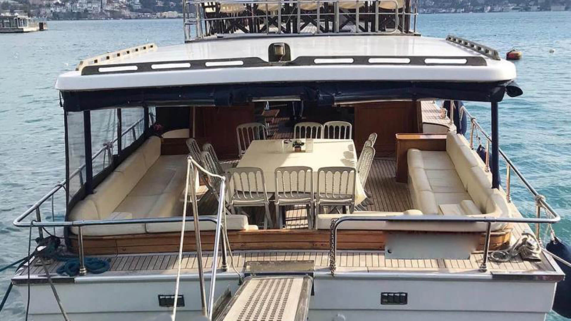 Saatlik Davet Teknesi Kiralama 25 Kişilik 19 Metre