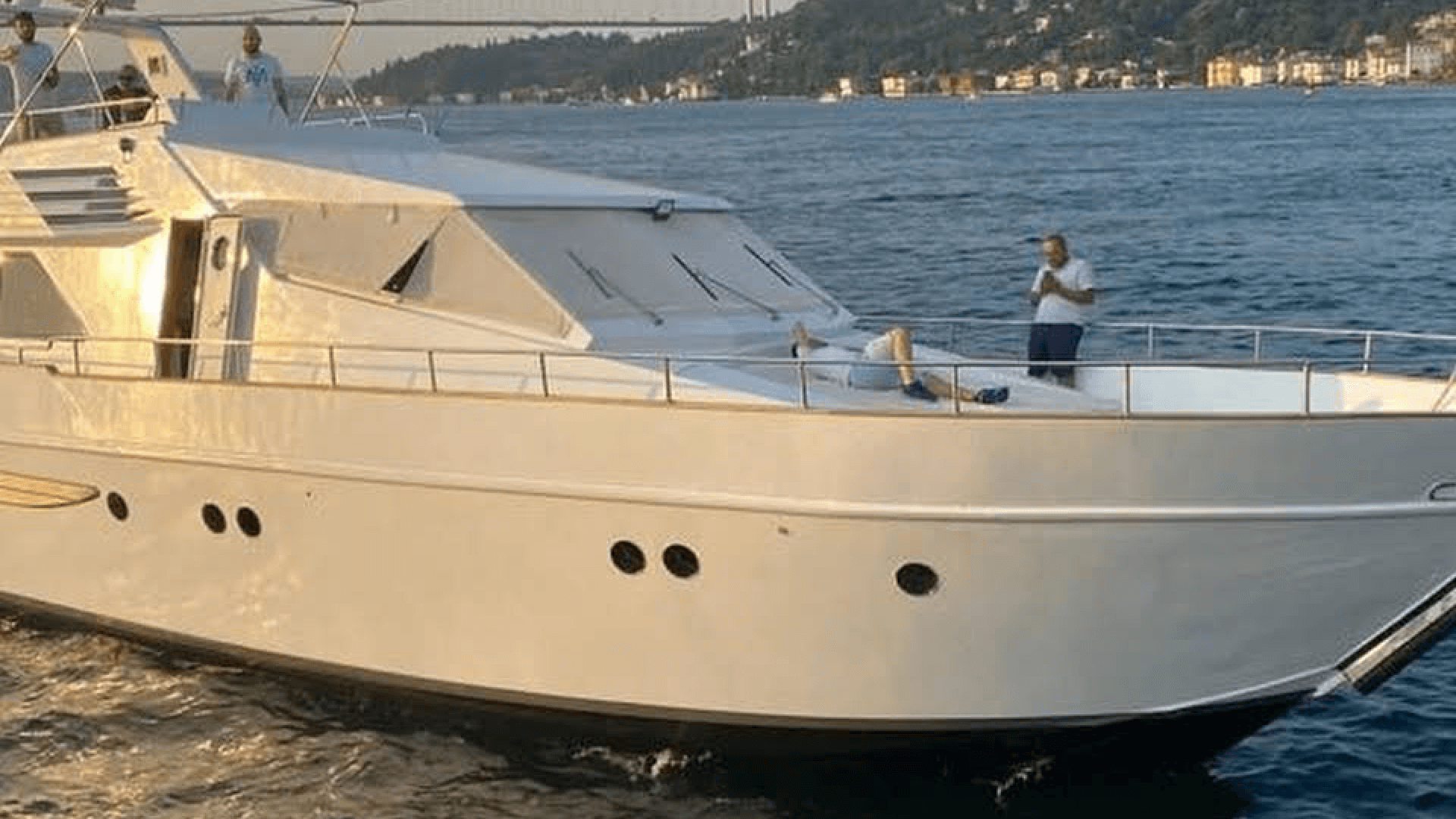 Saatlik İstanbul Boğaz turu 25 Kişilik 20 Metre