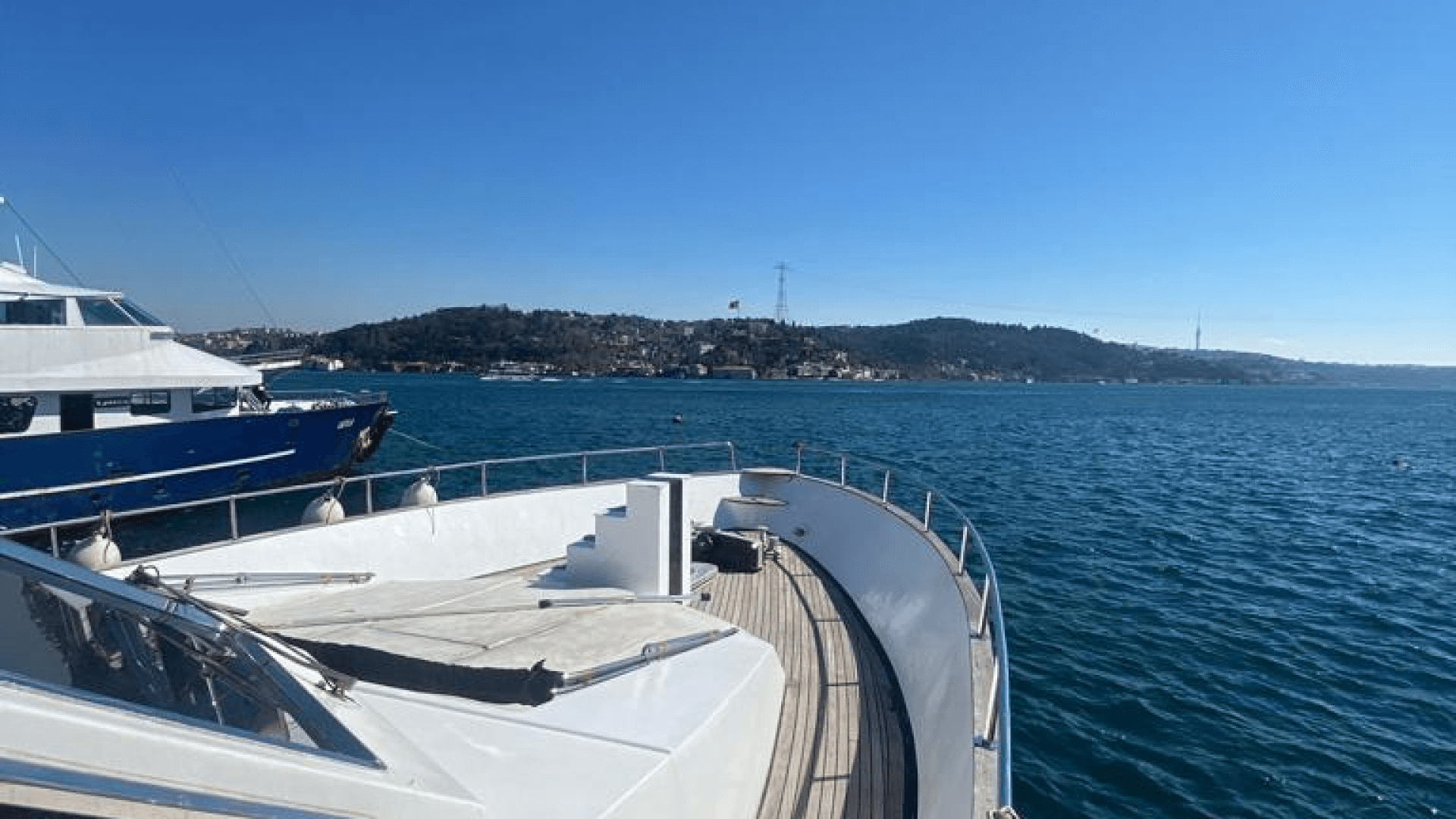 Saatlik İstanbul Boğaz turu 25 Kişilik 20 Metre
