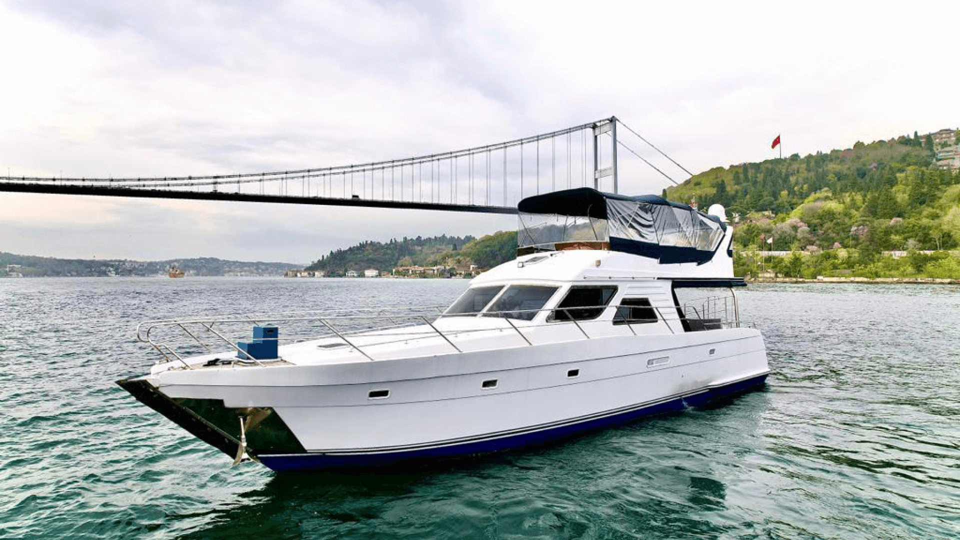 Saatlik istanbul Boğaz Turu 12 Kişilik 12 Metre